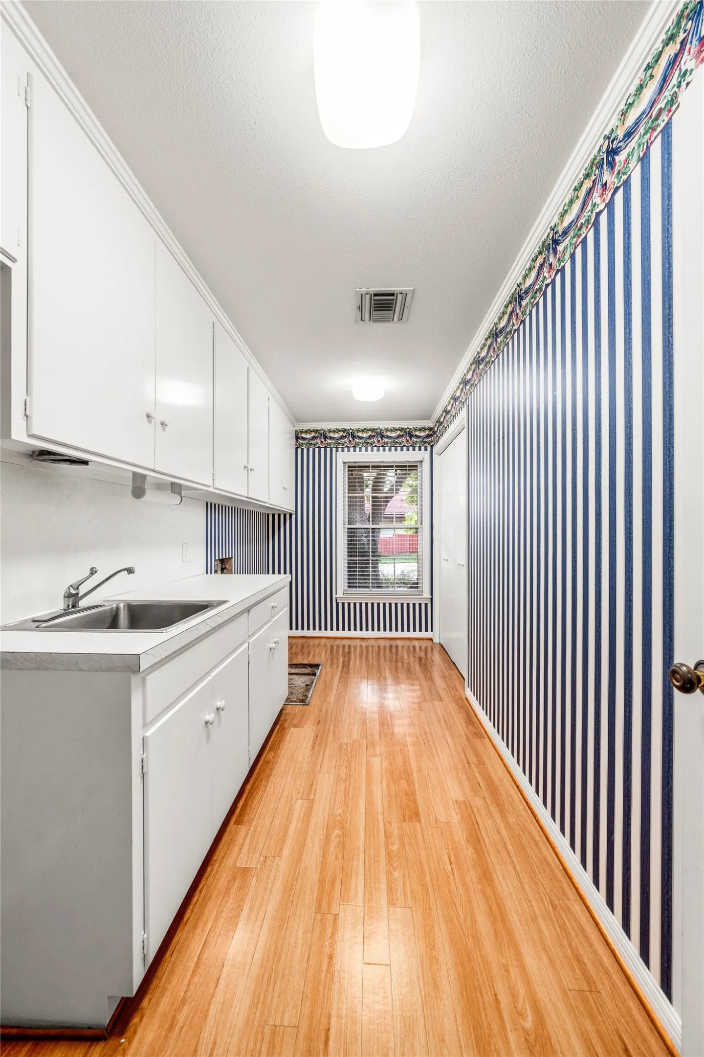 Single Family Residence For Sale in Mc Lennan County , 3010 Inverness Drive, Waco, Texas 76710, 3 Bedrooms, 3 Bathrooms, 2 Garage spaces, 3,698 Sqft, built in 1970, Price $1,400,000, mls#21299827, Real Estate Agent in Waco, Homes For Sale in Mc Lennan county, Homes For Sale in Waco, Realtor in Waco Texas, Real Estate Brokerage Independent Realty Texas, Luminita Cordes Realtor