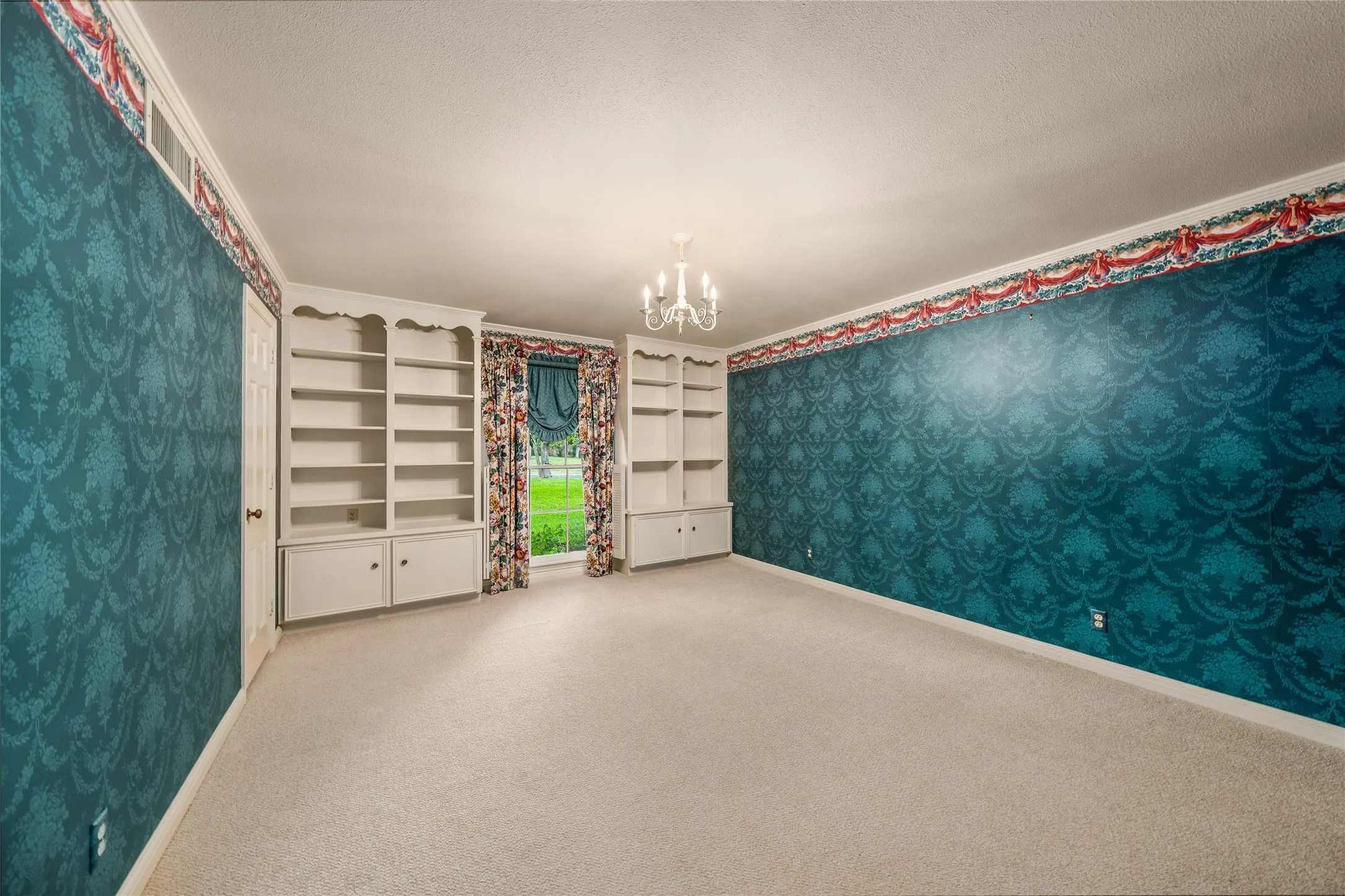 Single Family Residence For Sale in Mc Lennan County , 3010 Inverness Drive, Waco, Texas 76710, 3 Bedrooms, 3 Bathrooms, 2 Garage spaces, 3,698 Sqft, built in 1970, Price $1,400,000, mls#21299827, Real Estate Agent in Waco, Homes For Sale in Mc Lennan county, Homes For Sale in Waco, Realtor in Waco Texas, Real Estate Brokerage Independent Realty Texas, Luminita Cordes Realtor
