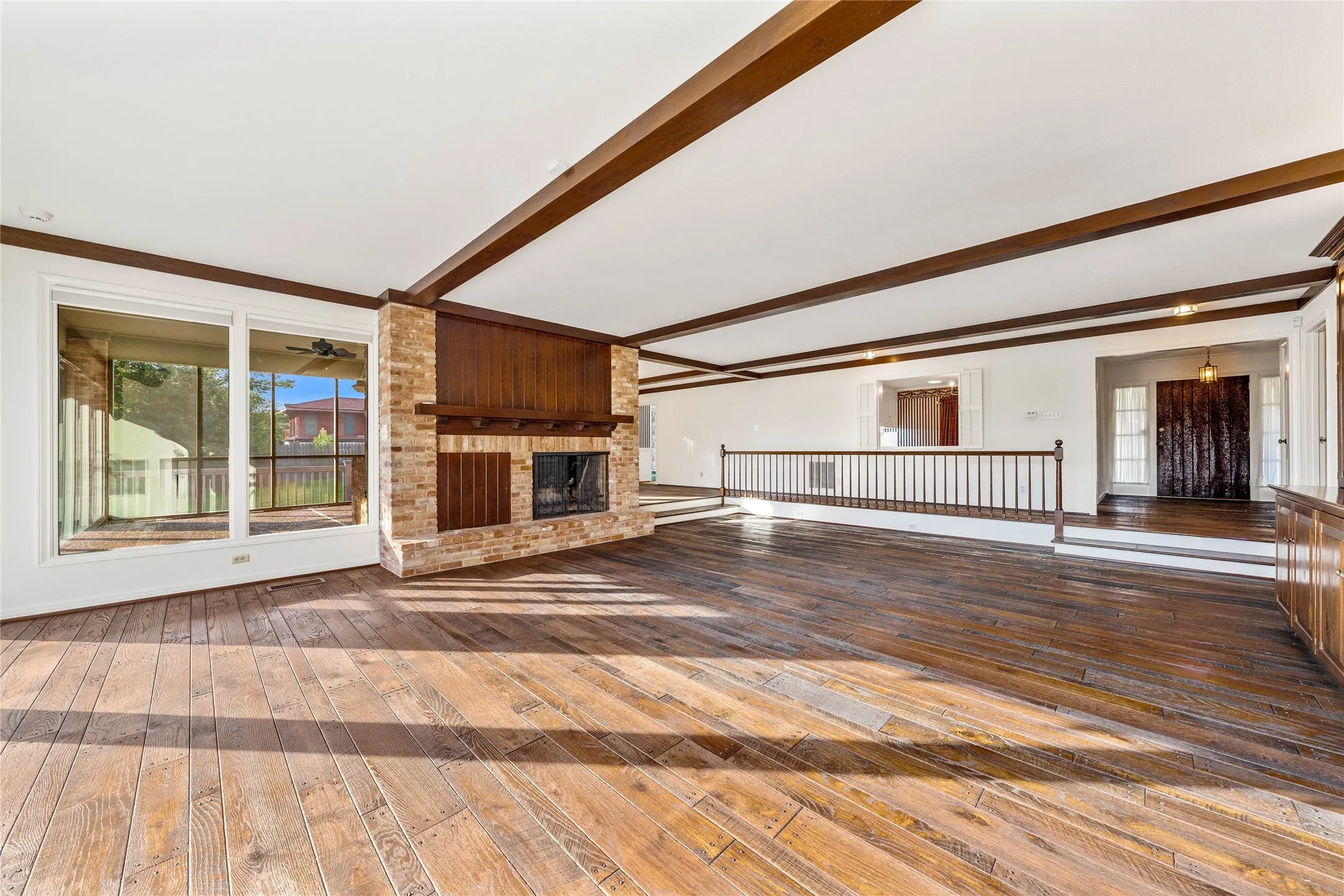 Single Family Residence For Sale in Mc Lennan County , 3010 Inverness Drive, Waco, Texas 76710, 3 Bedrooms, 3 Bathrooms, 2 Garage spaces, 3,698 Sqft, built in 1970, Price $1,400,000, mls#21299827, Real Estate Agent in Waco, Homes For Sale in Mc Lennan county, Homes For Sale in Waco, Realtor in Waco Texas, Real Estate Brokerage Independent Realty Texas, Luminita Cordes Realtor