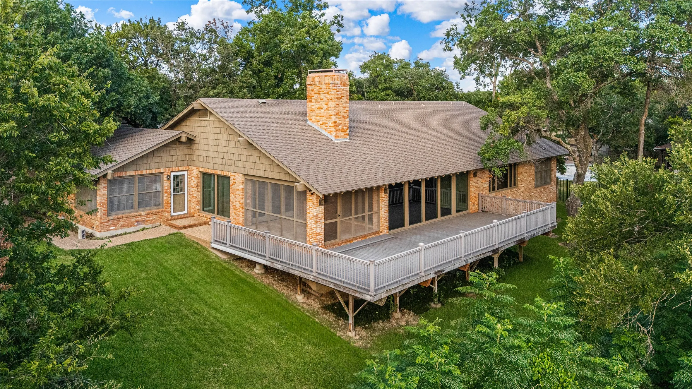 Single Family Residence For Sale in Mc Lennan County , 3010 Inverness Drive, Waco, Texas 76710, 3 Bedrooms, 3 Bathrooms, 2 Garage spaces, 3,698 Sqft, built in 1970, Price $1,400,000, mls#21299827, Real Estate Agent in Waco, Homes For Sale in Mc Lennan county, Homes For Sale in Waco, Realtor in Waco Texas, Real Estate Brokerage Independent Realty Texas, Luminita Cordes Realtor