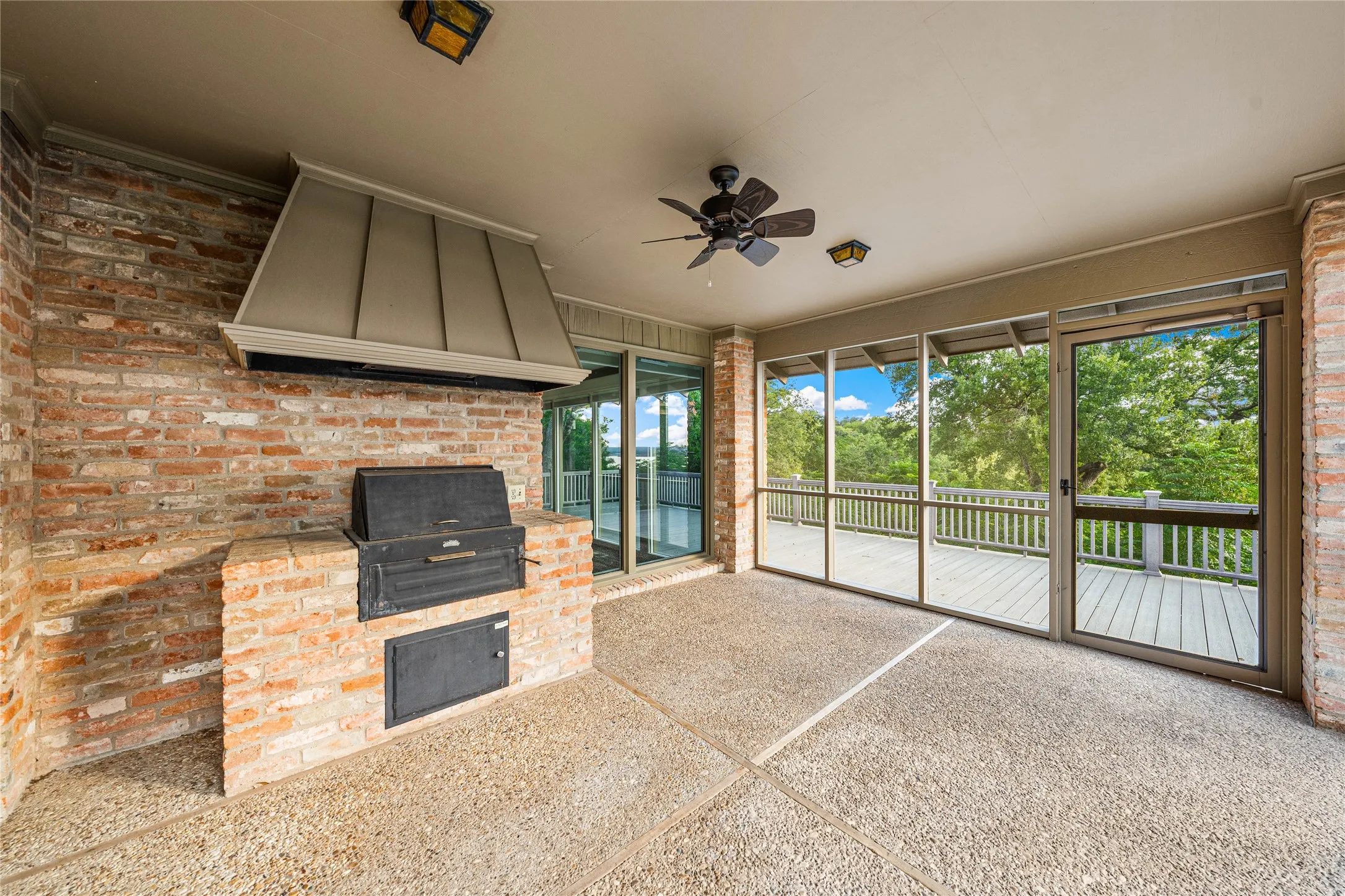 Single Family Residence For Sale in Mc Lennan County , 3010 Inverness Drive, Waco, Texas 76710, 3 Bedrooms, 3 Bathrooms, 2 Garage spaces, 3,698 Sqft, built in 1970, Price $1,400,000, mls#21299827, Real Estate Agent in Waco, Homes For Sale in Mc Lennan county, Homes For Sale in Waco, Realtor in Waco Texas, Real Estate Brokerage Independent Realty Texas, Luminita Cordes Realtor