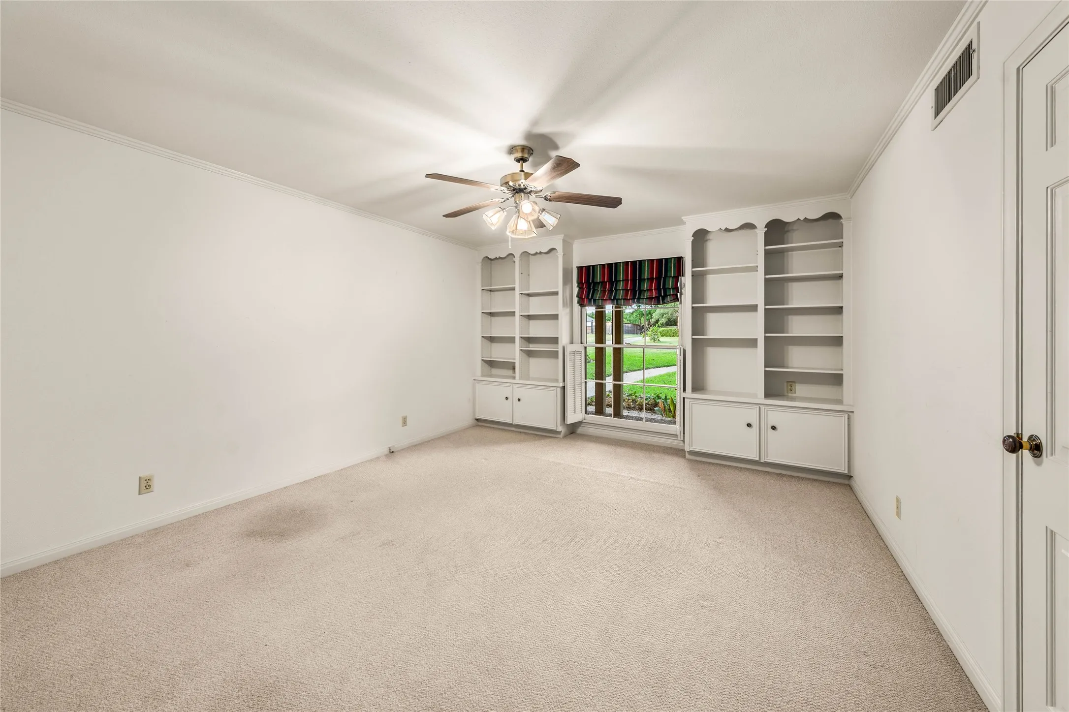 Single Family Residence For Sale in Mc Lennan County , 3010 Inverness Drive, Waco, Texas 76710, 3 Bedrooms, 3 Bathrooms, 2 Garage spaces, 3,698 Sqft, built in 1970, Price $1,400,000, mls#21299827, Real Estate Agent in Waco, Homes For Sale in Mc Lennan county, Homes For Sale in Waco, Realtor in Waco Texas, Real Estate Brokerage Independent Realty Texas, Luminita Cordes Realtor