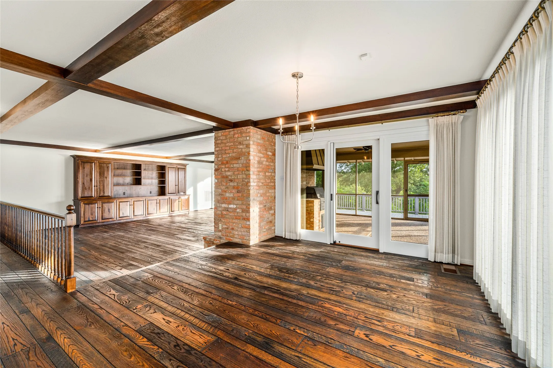 Single Family Residence For Sale in Mc Lennan County , 3010 Inverness Drive, Waco, Texas 76710, 3 Bedrooms, 3 Bathrooms, 2 Garage spaces, 3,698 Sqft, built in 1970, Price $1,400,000, mls#21299827, Real Estate Agent in Waco, Homes For Sale in Mc Lennan county, Homes For Sale in Waco, Realtor in Waco Texas, Real Estate Brokerage Independent Realty Texas, Luminita Cordes Realtor