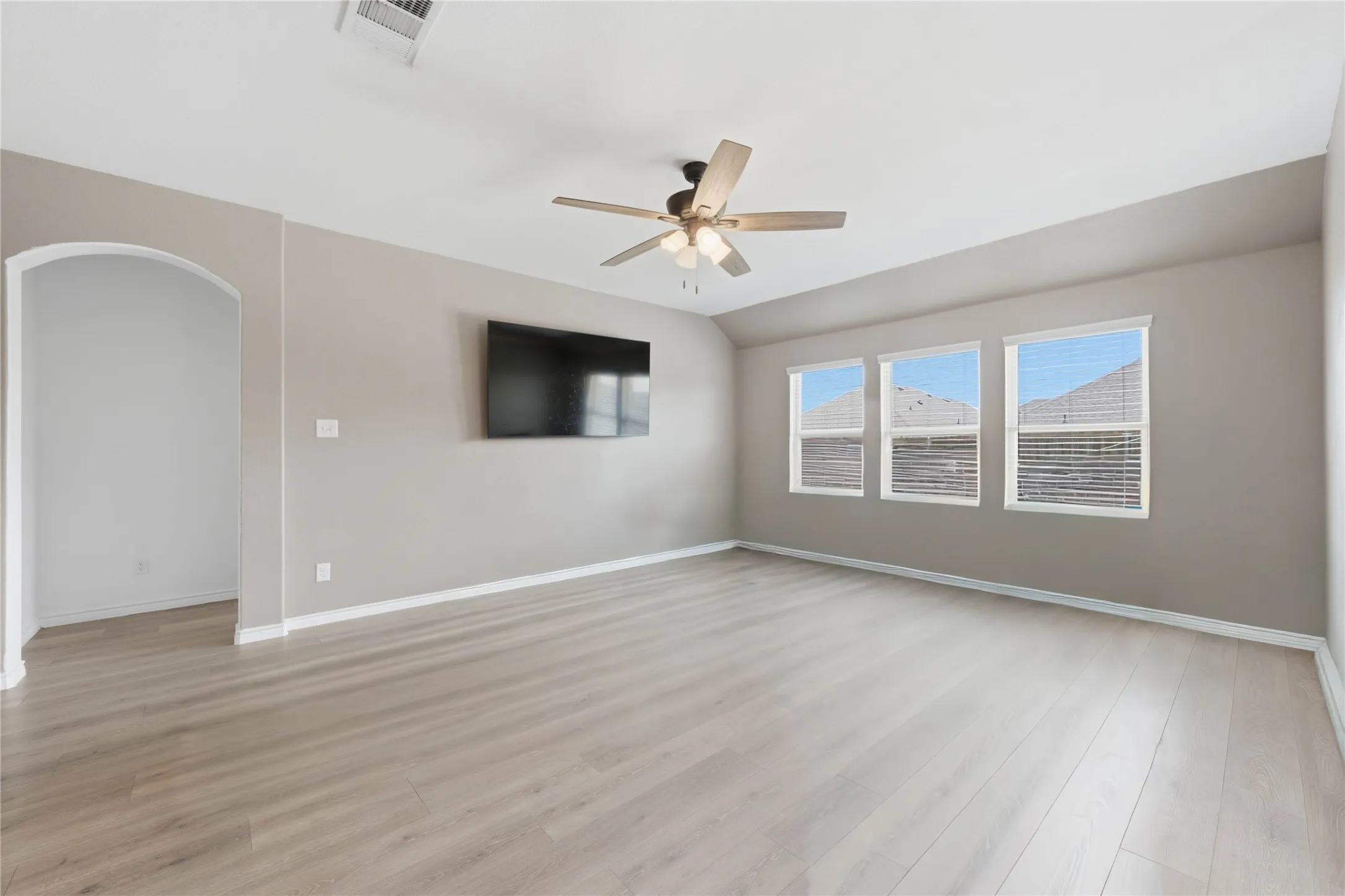 Single Family Residence For Sale in Rockwall County , 527 Francis Lane, Royse City, Texas 75189, 4 Bedroom, 2 Bathroom, 2 Garage spaces, 2,078 Sqft, built in 2020, Price $295,000, mls#21301035, Real Estate Agent in Royse City, Homes For Sale in Rockwall county, Homes For Sale in Royse City, Realtor in Royse City Texas, Real Estate Brokerage Independent Realty Texas, Luminita Cordes Realtor