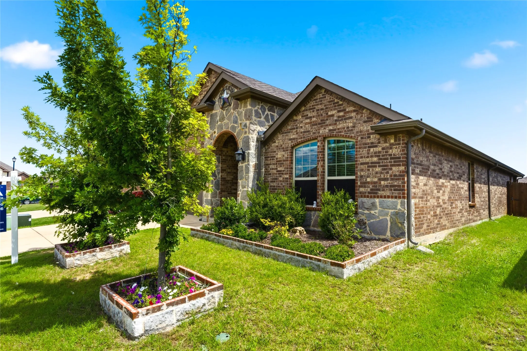 Single Family Residence For Sale in Rockwall County , 527 Francis Lane, Royse City, Texas 75189, 4 Bedroom, 2 Bathroom, 2 Garage spaces, 2,078 Sqft, built in 2020, Price $295,000, mls#21301035, Real Estate Agent in Royse City, Homes For Sale in Rockwall county, Homes For Sale in Royse City, Realtor in Royse City Texas, Real Estate Brokerage Independent Realty Texas, Luminita Cordes Realtor