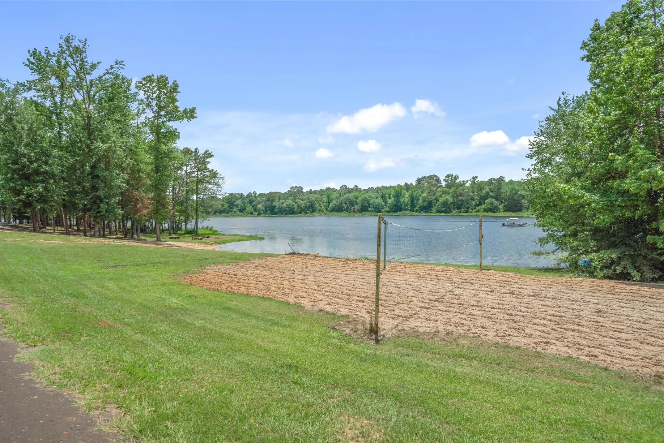 Single Family Residence For Sale in Wood County , 1056 County Road 3810, Hawkins, Texas 75765, 3 Bedroom, 4 Bathroom, 2 Garage spaces, 2,820 Sqft, built in 2001, mls#21282464, Real Estate Agent in Hawkins, Homes For Sale in Wood county, Homes For Sale in Hawkins, Realtor in Hawkins Texas, Real Estate Brokerage Independent Realty Texas, Luminita Cordes Realtor
