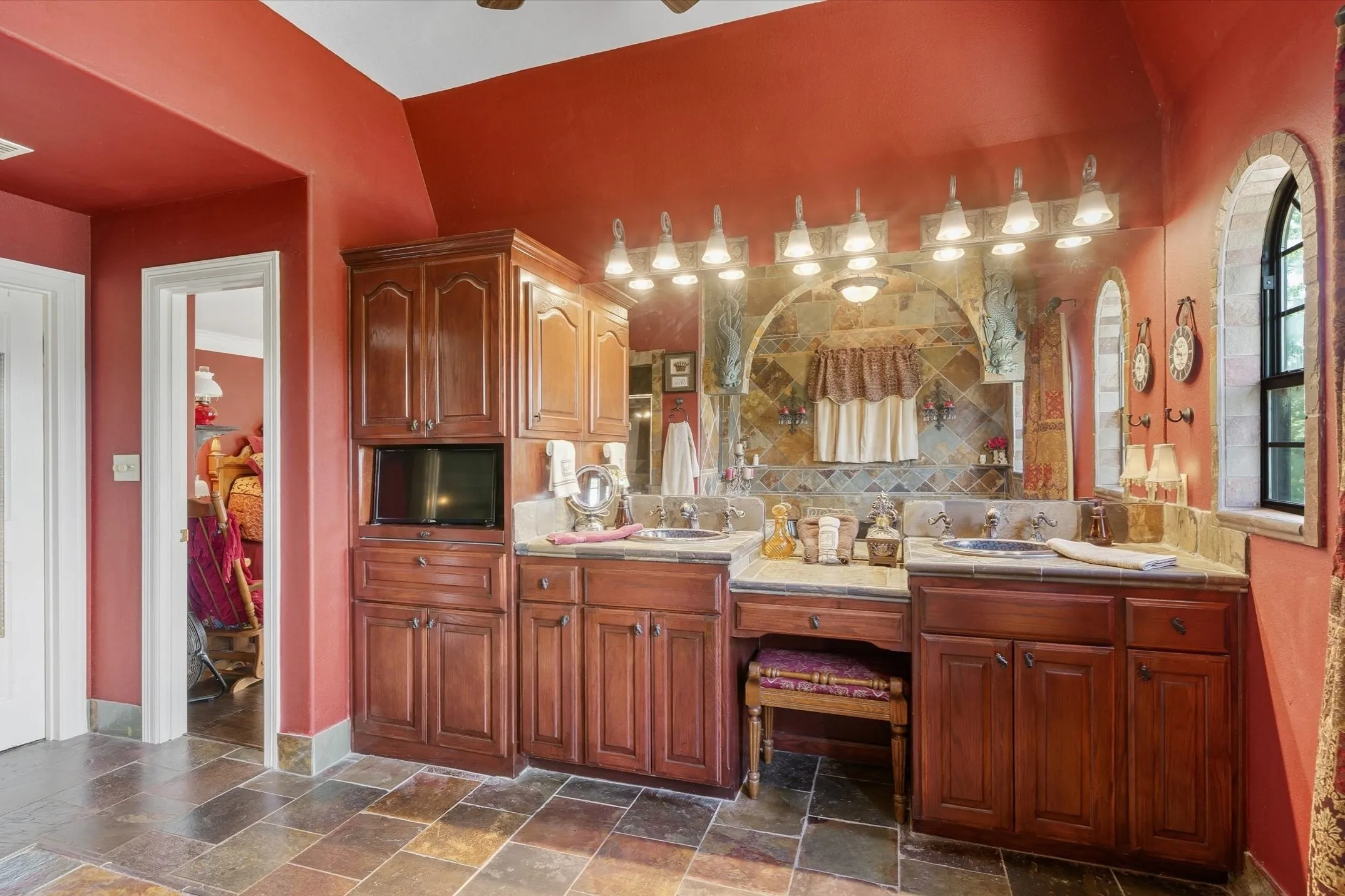 Single Family Residence For Sale in Wood County , 1056 County Road 3810, Hawkins, Texas 75765, 3 Bedroom, 4 Bathroom, 2 Garage spaces, 2,820 Sqft, built in 2001, mls#21282464, Real Estate Agent in Hawkins, Homes For Sale in Wood county, Homes For Sale in Hawkins, Realtor in Hawkins Texas, Real Estate Brokerage Independent Realty Texas, Luminita Cordes Realtor
