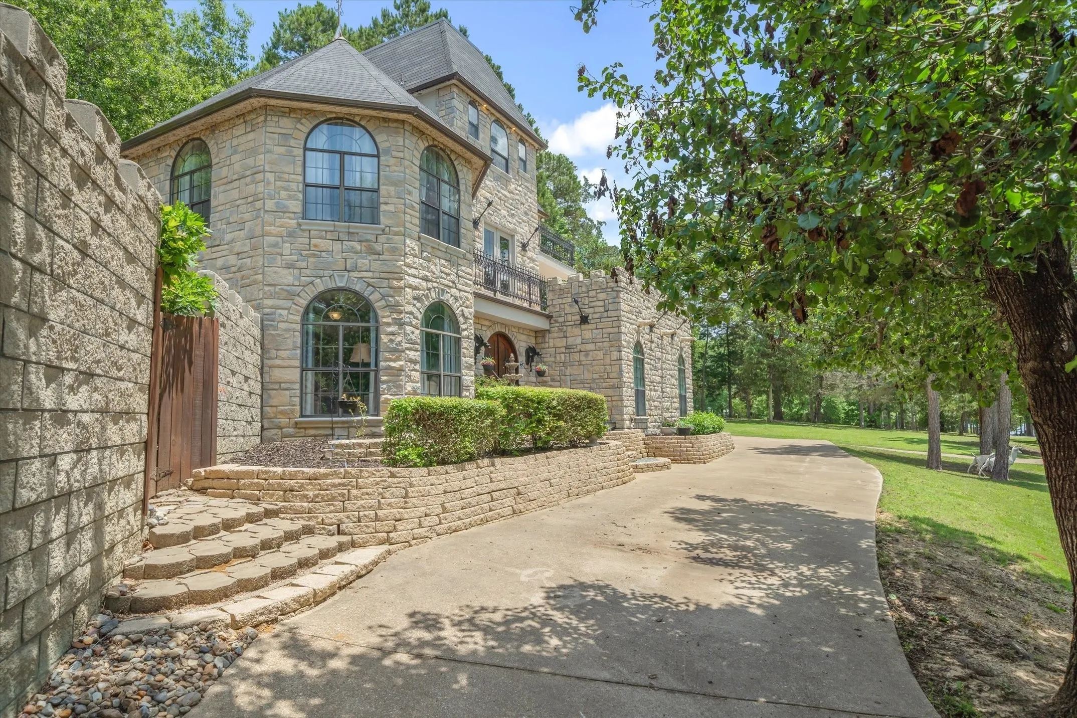 Single Family Residence For Sale in Wood County , 1056 County Road 3810, Hawkins, Texas 75765, 3 Bedroom, 4 Bathroom, 2 Garage spaces, 2,820 Sqft, built in 2001, mls#21282464, Real Estate Agent in Hawkins, Homes For Sale in Wood county, Homes For Sale in Hawkins, Realtor in Hawkins Texas, Real Estate Brokerage Independent Realty Texas, Luminita Cordes Realtor