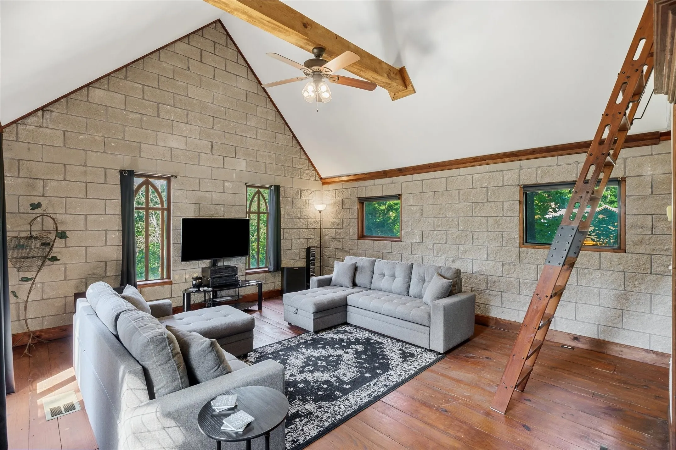 Single Family Residence For Sale in Wood County , 1056 County Road 3810, Hawkins, Texas 75765, 3 Bedroom, 4 Bathroom, 2 Garage spaces, 2,820 Sqft, built in 2001, mls#21282464, Real Estate Agent in Hawkins, Homes For Sale in Wood county, Homes For Sale in Hawkins, Realtor in Hawkins Texas, Real Estate Brokerage Independent Realty Texas, Luminita Cordes Realtor