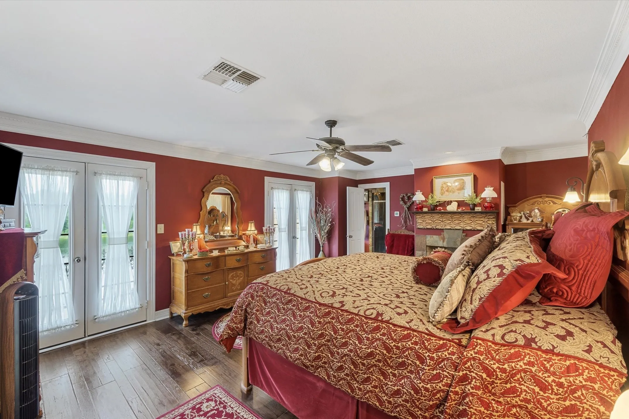 Single Family Residence For Sale in Wood County , 1056 County Road 3810, Hawkins, Texas 75765, 3 Bedroom, 4 Bathroom, 2 Garage spaces, 2,820 Sqft, built in 2001, mls#21282464, Real Estate Agent in Hawkins, Homes For Sale in Wood county, Homes For Sale in Hawkins, Realtor in Hawkins Texas, Real Estate Brokerage Independent Realty Texas, Luminita Cordes Realtor