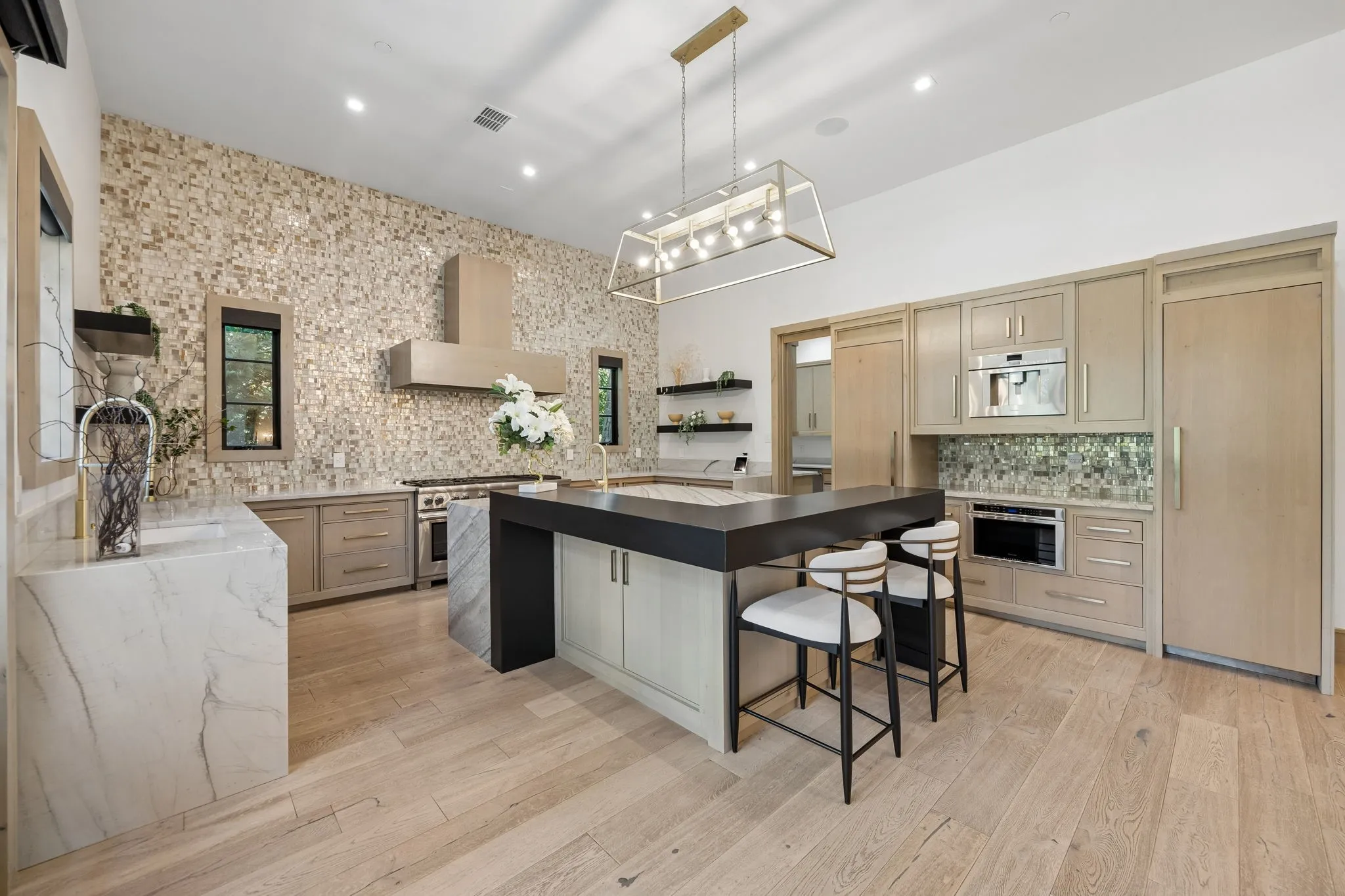 Single Family Residence For Sale in Tarrant County , 2006 Nighthawk Court, Westlake, Texas 76262, 4 Bedroom, 6 Bathroom, 3 Garage spaces, 6,331 Sqft, built in 2019, mls#21297798, Real Estate Agent in Westlake, Homes For Sale in Tarrant county, Homes For Sale in Westlake, Realtor in Westlake Texas, Real Estate Brokerage Independent Realty Texas, Luminita Cordes Realtor