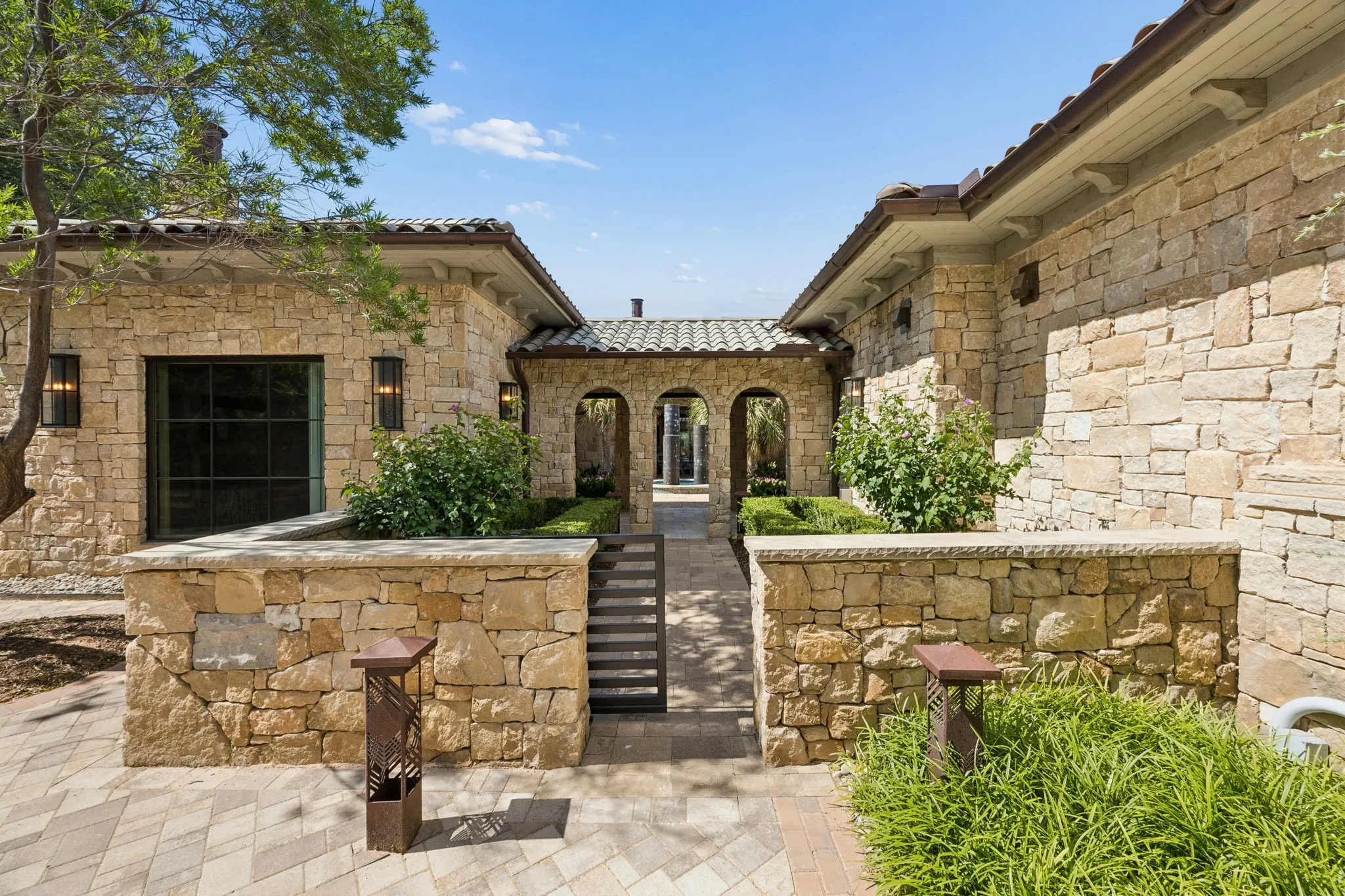 Single Family Residence For Sale in Tarrant County , 2006 Nighthawk Court, Westlake, Texas 76262, 4 Bedroom, 6 Bathroom, 3 Garage spaces, 6,331 Sqft, built in 2019, mls#21297798, Real Estate Agent in Westlake, Homes For Sale in Tarrant county, Homes For Sale in Westlake, Realtor in Westlake Texas, Real Estate Brokerage Independent Realty Texas, Luminita Cordes Realtor