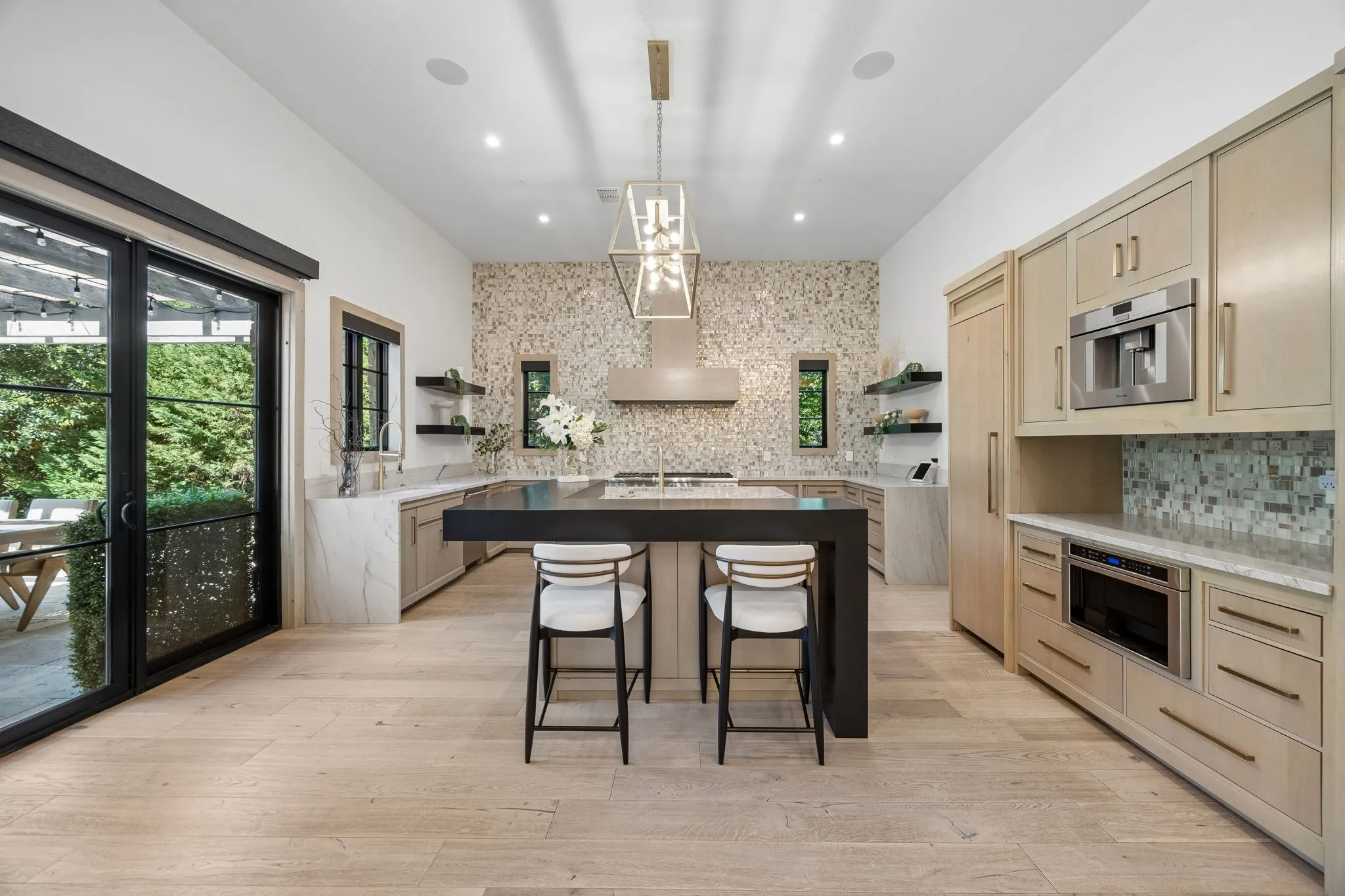 Single Family Residence For Sale in Tarrant County , 2006 Nighthawk Court, Westlake, Texas 76262, 4 Bedroom, 6 Bathroom, 3 Garage spaces, 6,331 Sqft, built in 2019, mls#21297798, Real Estate Agent in Westlake, Homes For Sale in Tarrant county, Homes For Sale in Westlake, Realtor in Westlake Texas, Real Estate Brokerage Independent Realty Texas, Luminita Cordes Realtor