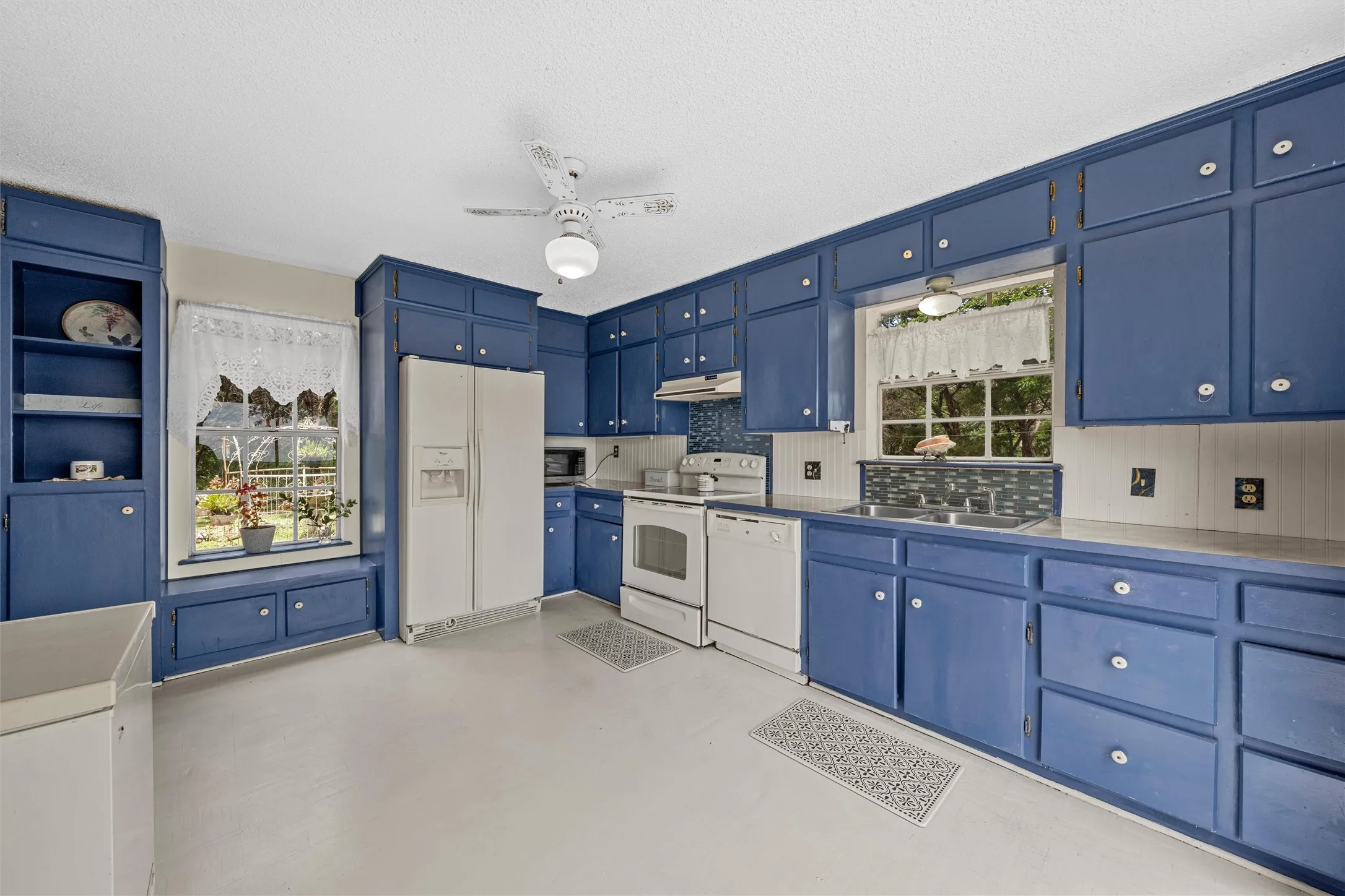 Single Family Residence For Sale in Bosque County , 8395 STATE HIGHWAY 22, Meridian, Texas 76665, 4 Bedroom, 2 Bathroom, Garage spaces, 1,856 Sqft, built in 1960, mls#21301021, Real Estate Agent in Meridian, Homes For Sale in Bosque county, Homes For Sale in Meridian, Realtor in Meridian Texas, Real Estate Brokerage Independent Realty Texas, Luminita Cordes Realtor