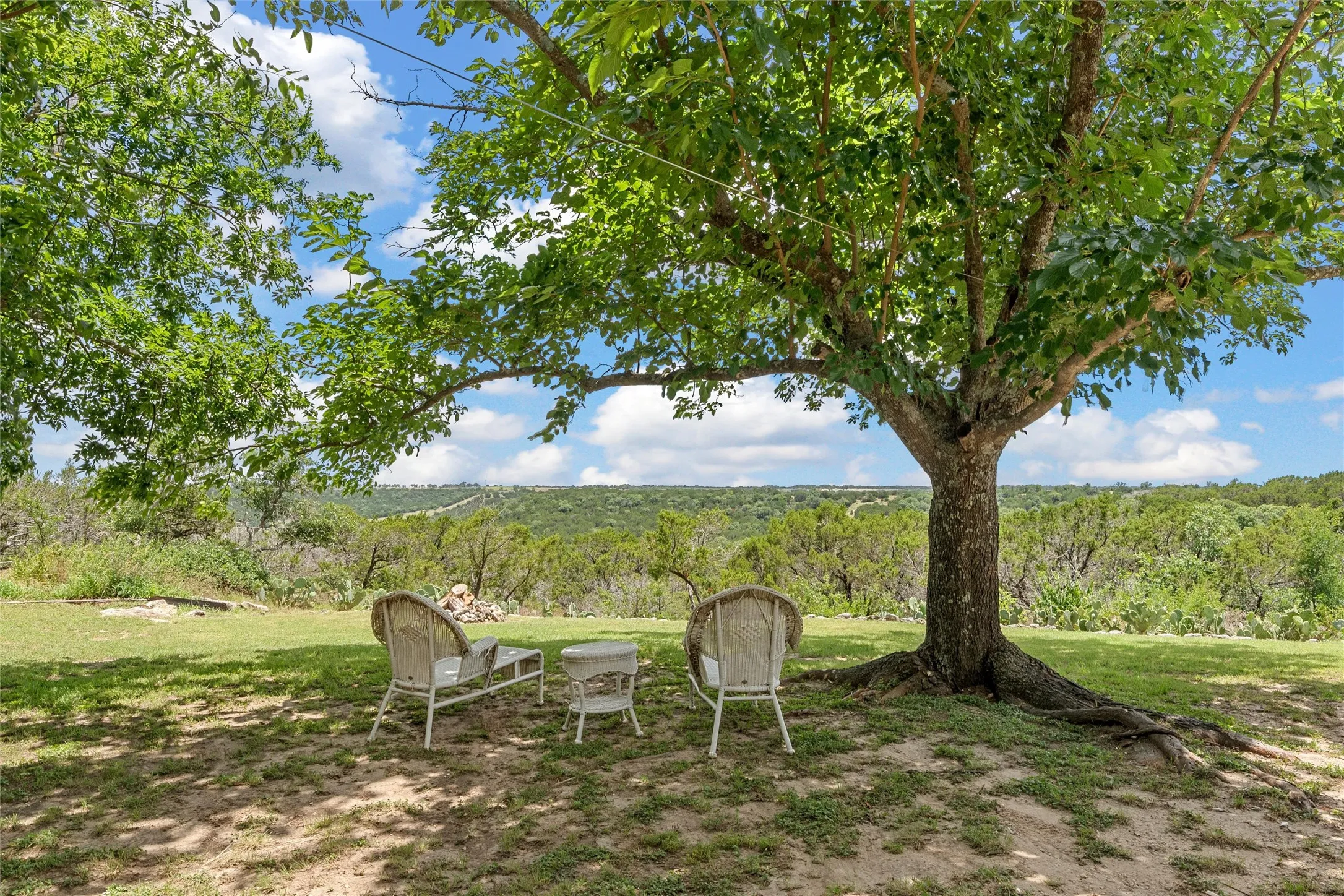 Single Family Residence For Sale in Bosque County , 8395 STATE HIGHWAY 22, Meridian, Texas 76665, 4 Bedroom, 2 Bathroom, Garage spaces, 1,856 Sqft, built in 1960, mls#21301021, Real Estate Agent in Meridian, Homes For Sale in Bosque county, Homes For Sale in Meridian, Realtor in Meridian Texas, Real Estate Brokerage Independent Realty Texas, Luminita Cordes Realtor