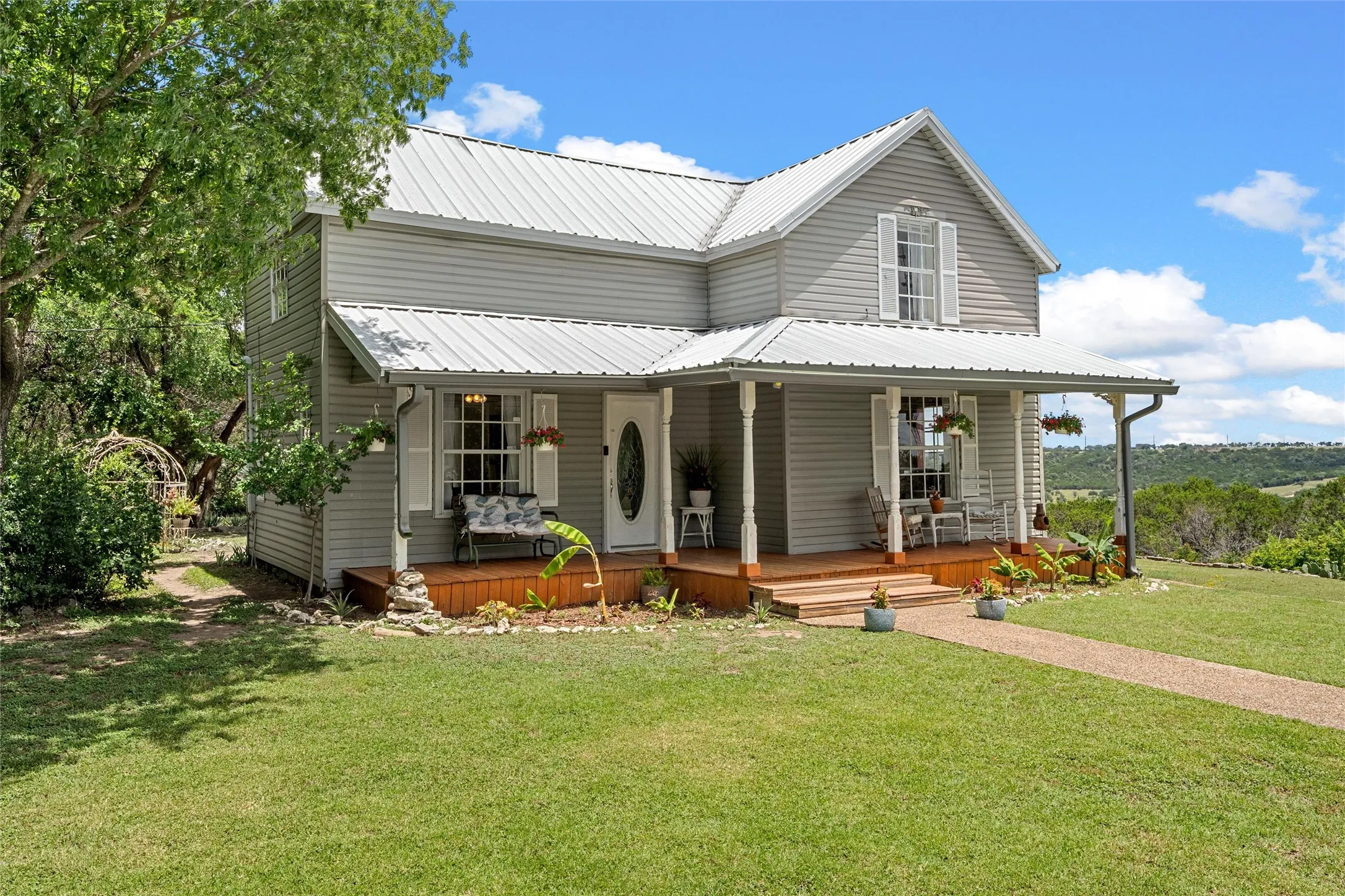 Single Family Residence For Sale in Bosque County , 8395 STATE HIGHWAY 22, Meridian, Texas 76665, 4 Bedroom, 2 Bathroom, Garage spaces, 1,856 Sqft, built in 1960, mls#21301021, Real Estate Agent in Meridian, Homes For Sale in Bosque county, Homes For Sale in Meridian, Realtor in Meridian Texas, Real Estate Brokerage Independent Realty Texas, Luminita Cordes Realtor