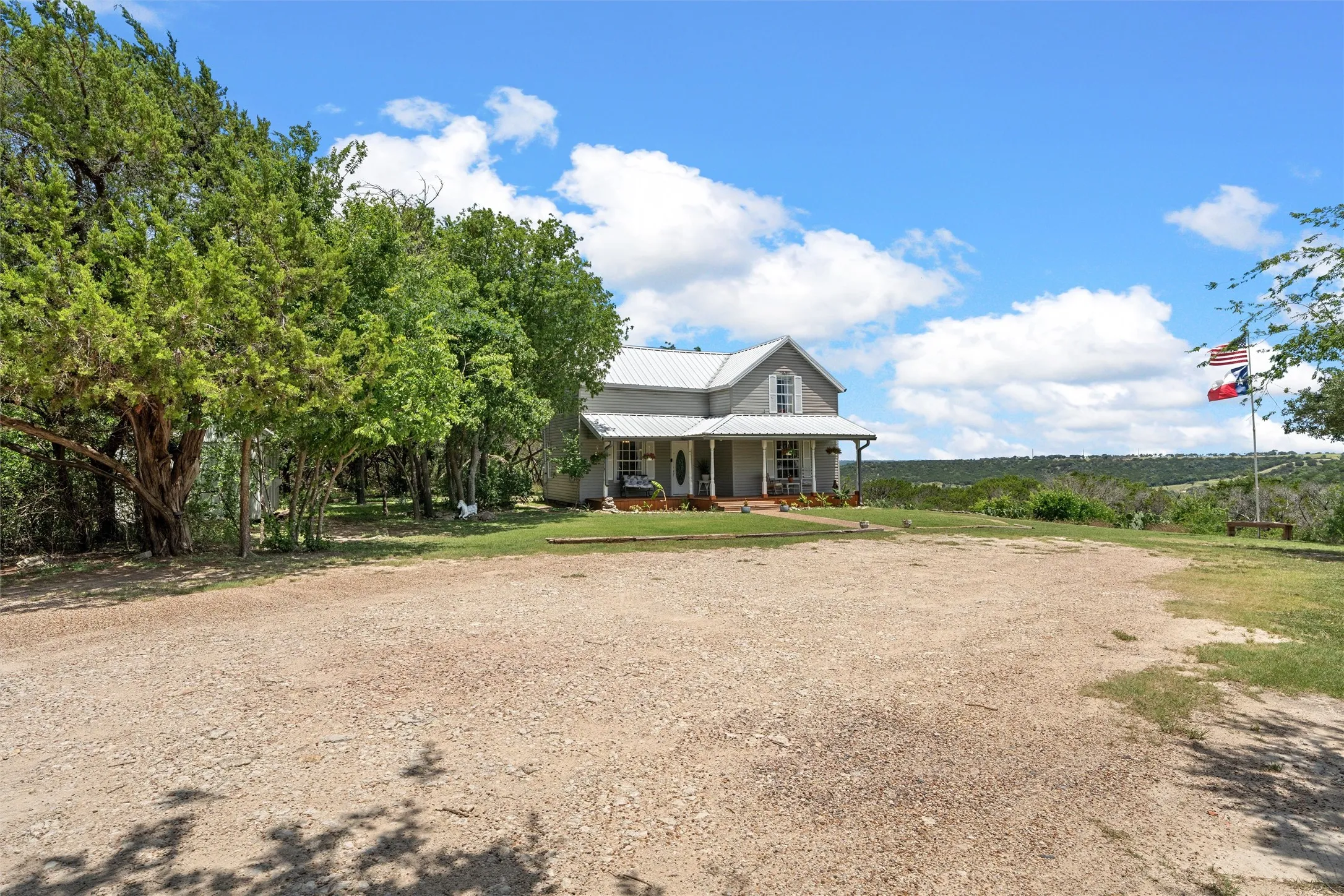 Single Family Residence For Sale in Bosque County , 8395 STATE HIGHWAY 22, Meridian, Texas 76665, 4 Bedroom, 2 Bathroom, Garage spaces, 1,856 Sqft, built in 1960, mls#21301021, Real Estate Agent in Meridian, Homes For Sale in Bosque county, Homes For Sale in Meridian, Realtor in Meridian Texas, Real Estate Brokerage Independent Realty Texas, Luminita Cordes Realtor