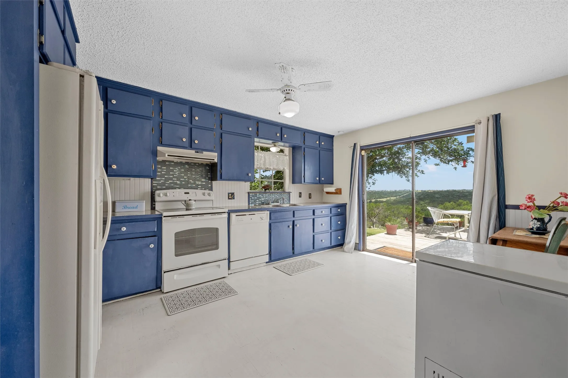 Single Family Residence For Sale in Bosque County , 8395 STATE HIGHWAY 22, Meridian, Texas 76665, 4 Bedroom, 2 Bathroom, Garage spaces, 1,856 Sqft, built in 1960, mls#21301021, Real Estate Agent in Meridian, Homes For Sale in Bosque county, Homes For Sale in Meridian, Realtor in Meridian Texas, Real Estate Brokerage Independent Realty Texas, Luminita Cordes Realtor