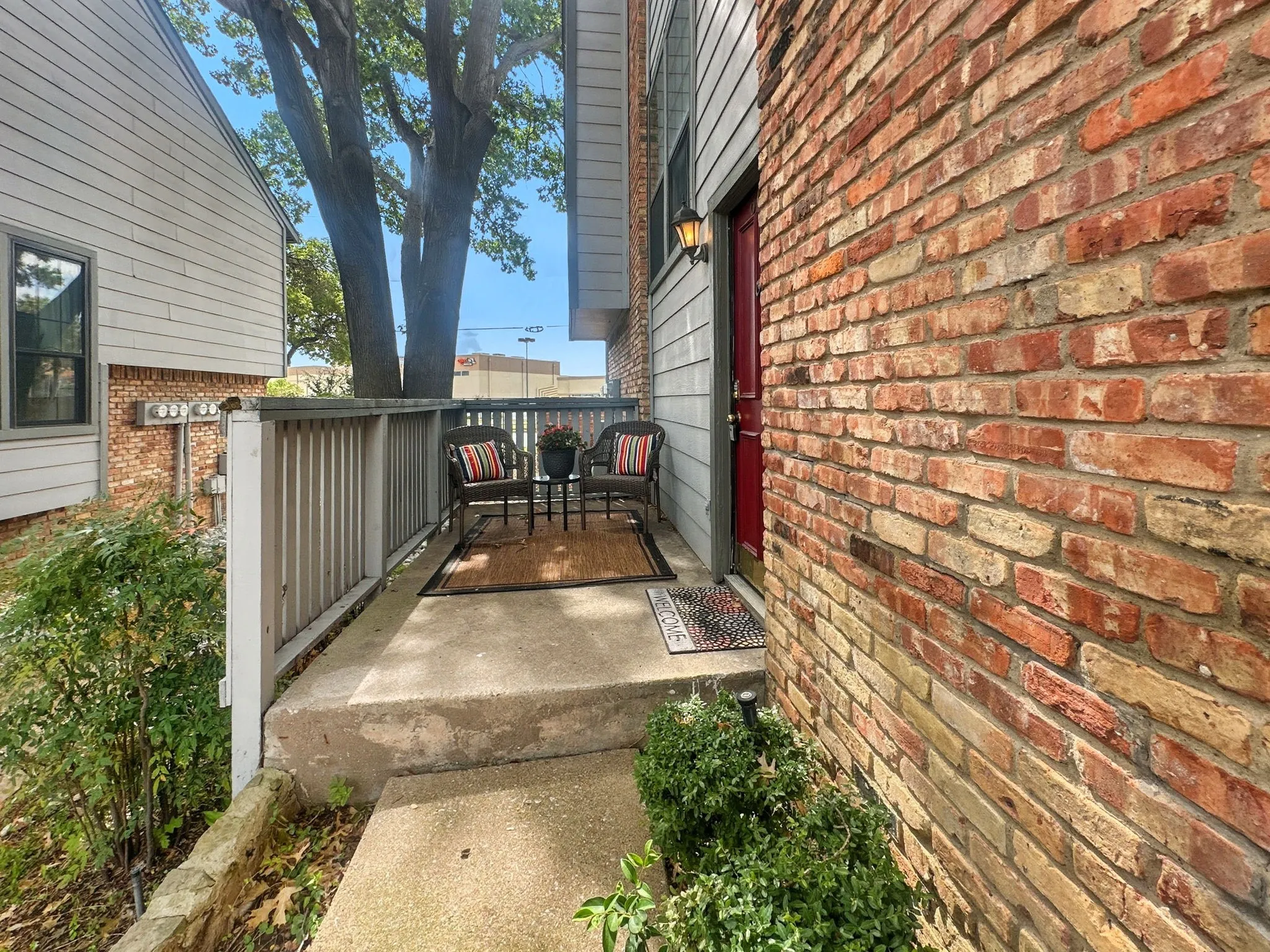 Condominium For Rent in Dallas County , 15151 Berry Trail 601, Dallas, Texas 75248, 2 Bedroom, 2 Bathroom, Garage spaces, 1,135 Sqft, built in 1980, Price $1,950, mls#21301069, Real Estate Agent in Dallas, Homes For Rent in Dallas county, Homes For Rent in Dallas, Realtor in Dallas Texas, Real Estate Brokerage Independent Realty Texas, Luminita Cordes Realtor