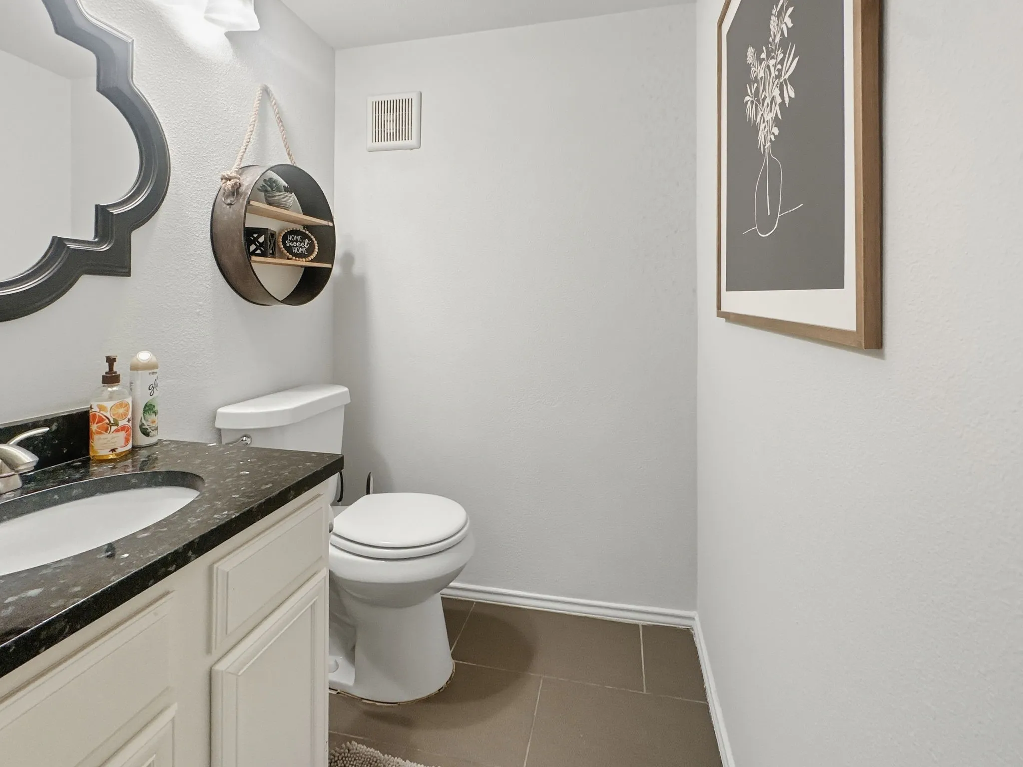 Condominium For Rent in Dallas County , 15151 Berry Trail 601, Dallas, Texas 75248, 2 Bedroom, 2 Bathroom, Garage spaces, 1,135 Sqft, built in 1980, Price $1,950, mls#21301069, Real Estate Agent in Dallas, Homes For Rent in Dallas county, Homes For Rent in Dallas, Realtor in Dallas Texas, Real Estate Brokerage Independent Realty Texas, Luminita Cordes Realtor