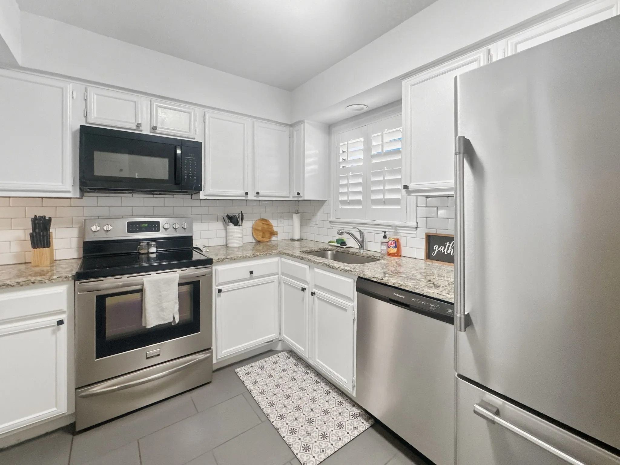 Condominium For Rent in Dallas County , 15151 Berry Trail 601, Dallas, Texas 75248, 2 Bedroom, 2 Bathroom, Garage spaces, 1,135 Sqft, built in 1980, Price $1,950, mls#21301069, Real Estate Agent in Dallas, Homes For Rent in Dallas county, Homes For Rent in Dallas, Realtor in Dallas Texas, Real Estate Brokerage Independent Realty Texas, Luminita Cordes Realtor