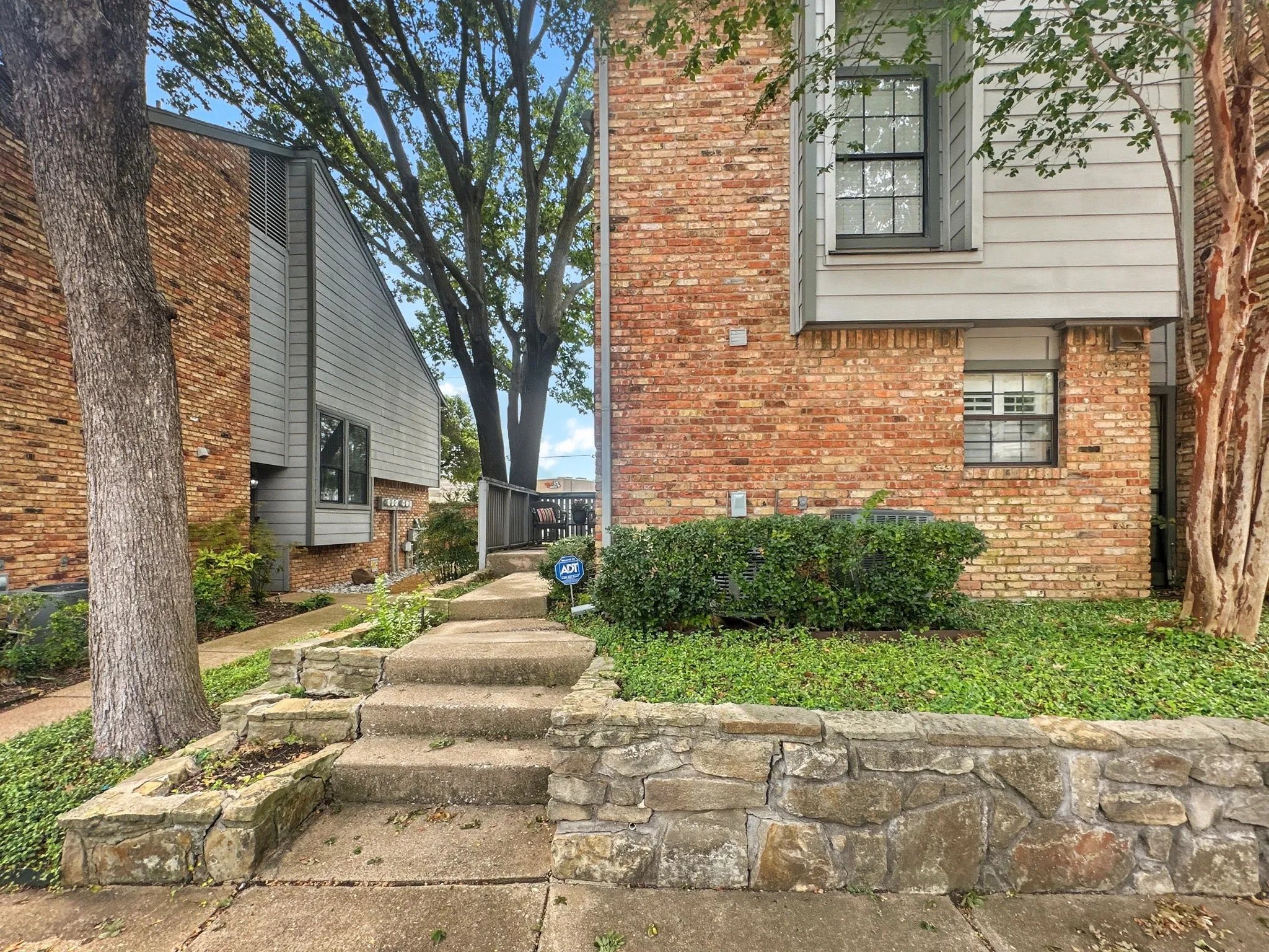 Condominium For Rent in Dallas County , 15151 Berry Trail 601, Dallas, Texas 75248, 2 Bedroom, 2 Bathroom, Garage spaces, 1,135 Sqft, built in 1980, Price $1,950, mls#21301069, Real Estate Agent in Dallas, Homes For Rent in Dallas county, Homes For Rent in Dallas, Realtor in Dallas Texas, Real Estate Brokerage Independent Realty Texas, Luminita Cordes Realtor