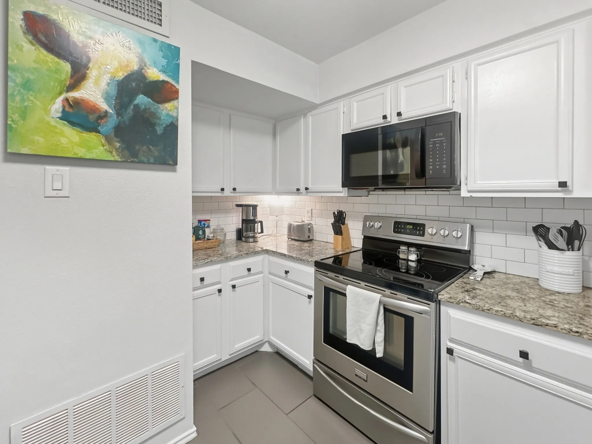 Condominium For Rent in Dallas County , 15151 Berry Trail 601, Dallas, Texas 75248, 2 Bedroom, 2 Bathroom, Garage spaces, 1,135 Sqft, built in 1980, Price $1,950, mls#21301069, Real Estate Agent in Dallas, Homes For Rent in Dallas county, Homes For Rent in Dallas, Realtor in Dallas Texas, Real Estate Brokerage Independent Realty Texas, Luminita Cordes Realtor