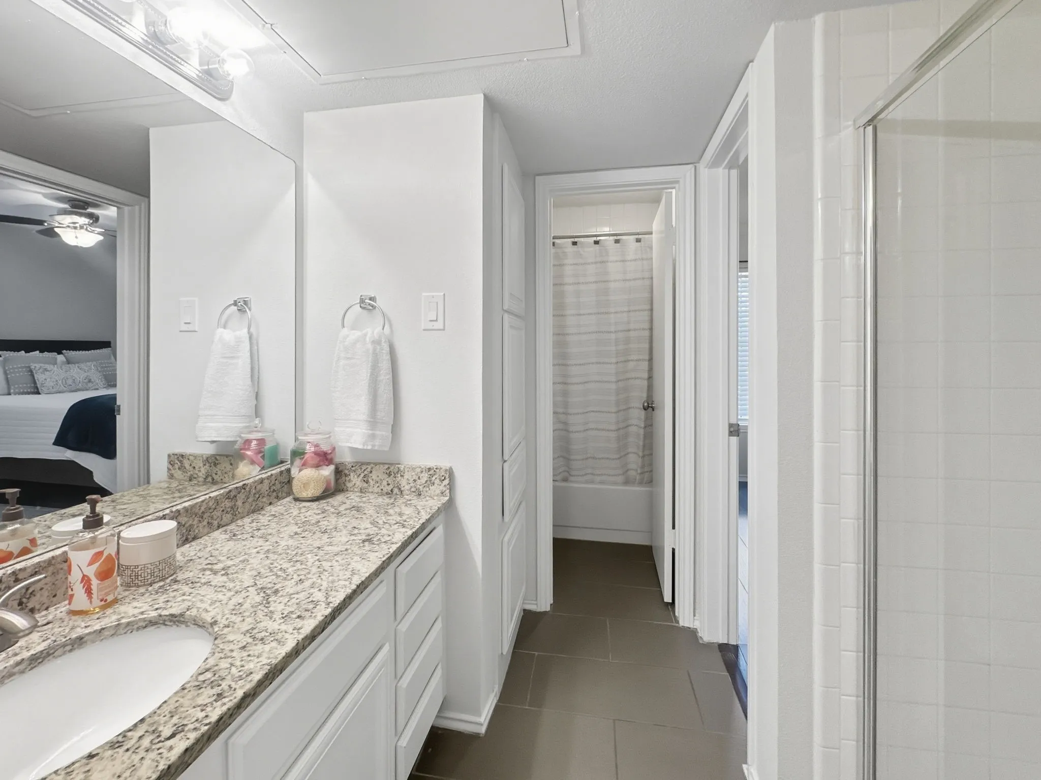 Condominium For Rent in Dallas County , 15151 Berry Trail 601, Dallas, Texas 75248, 2 Bedroom, 2 Bathroom, Garage spaces, 1,135 Sqft, built in 1980, Price $1,950, mls#21301069, Real Estate Agent in Dallas, Homes For Rent in Dallas county, Homes For Rent in Dallas, Realtor in Dallas Texas, Real Estate Brokerage Independent Realty Texas, Luminita Cordes Realtor