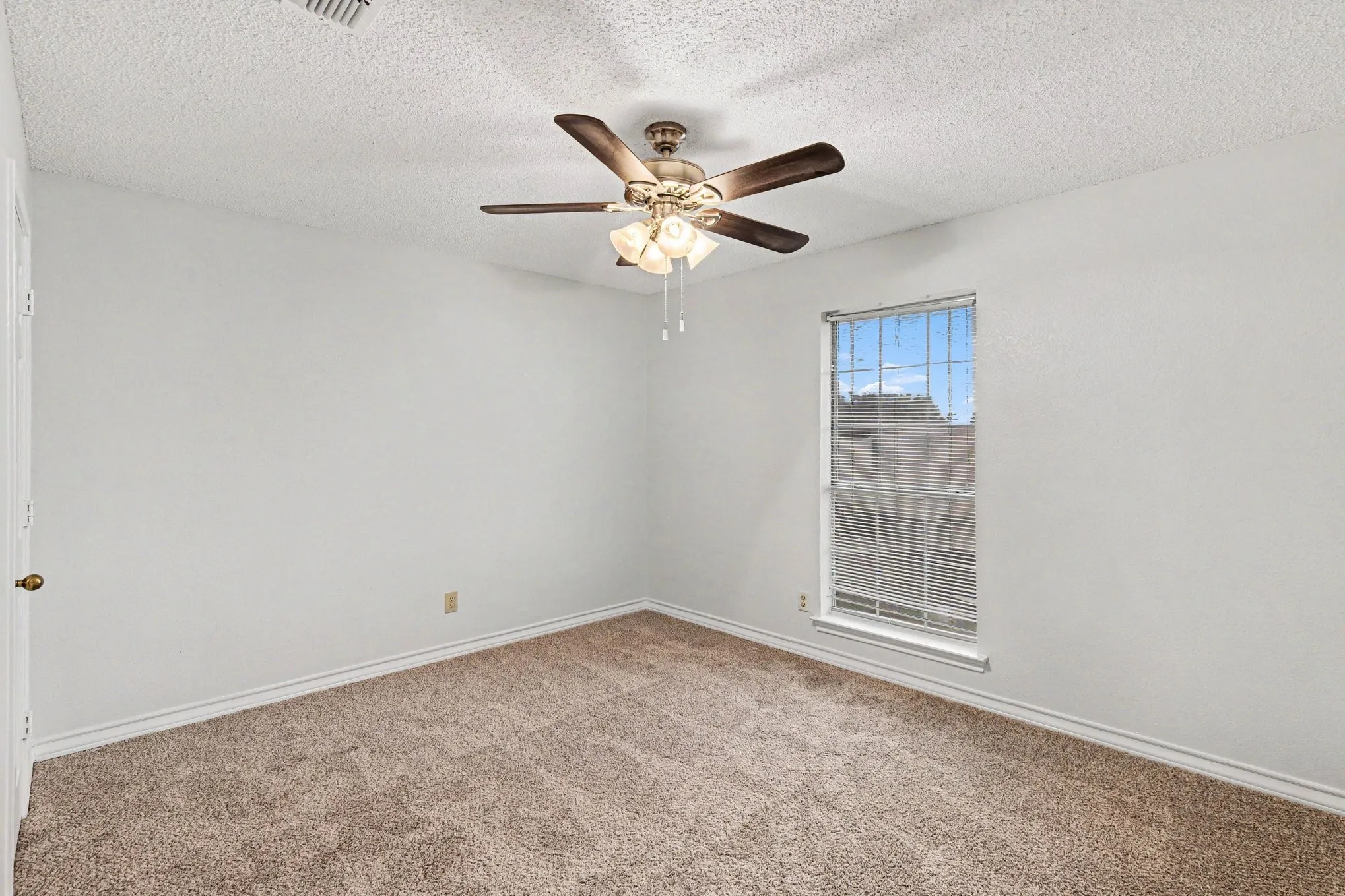 Single Family Residence For Sale in Tarrant County , 7654 Moss Court, North Richland Hills, Texas 76182, 4 Bedroom, 3 Bathroom, 2 Garage spaces, 2,333 Sqft, built in 1990, mls#21300528, Real Estate Agent in North Richland Hills, Homes For Sale in Tarrant county, Homes For Sale in North Richland Hills, Realtor in North Richland Hills Texas, Real Estate Brokerage Independent Realty Texas, Luminita Cordes Realtor