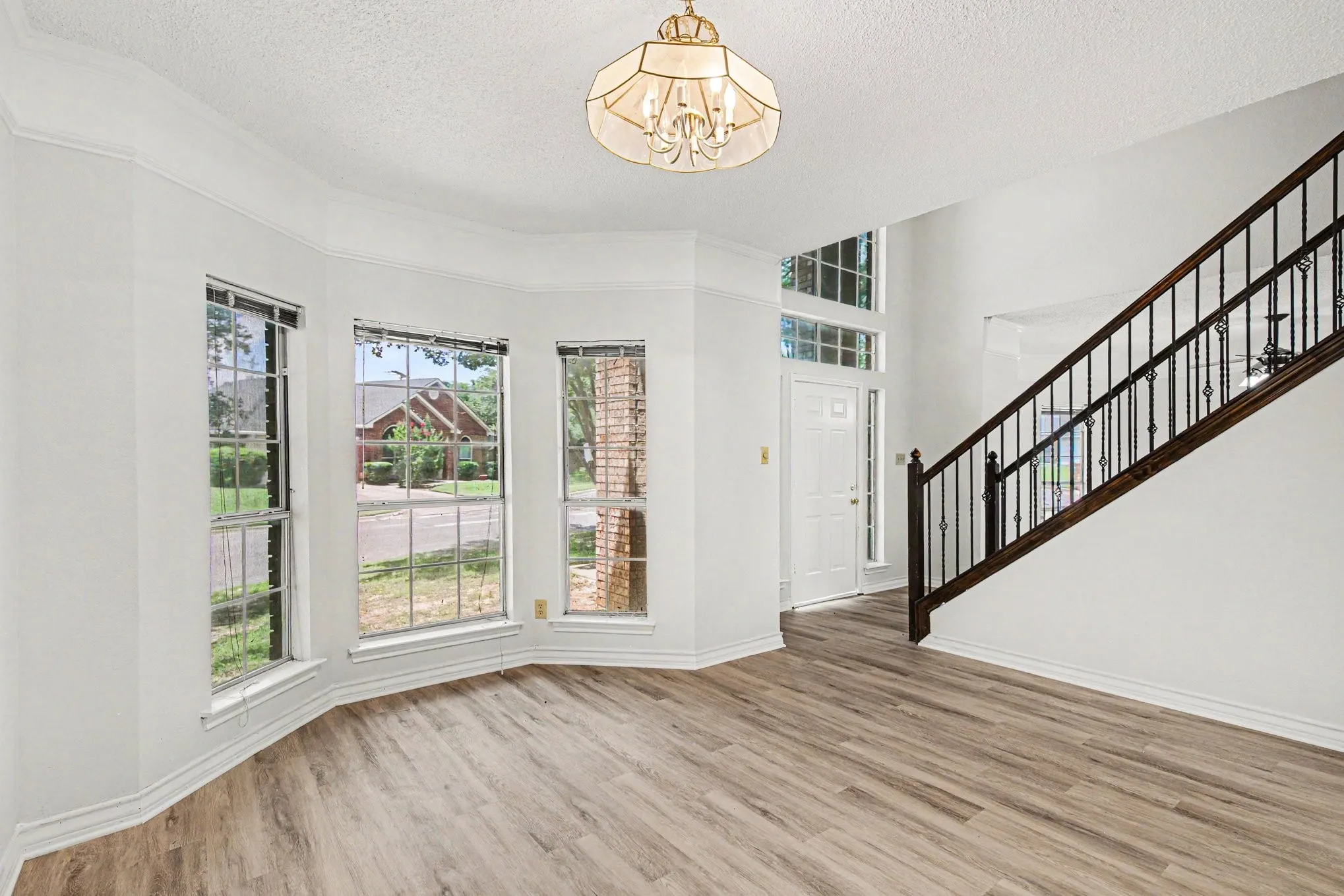 Single Family Residence For Sale in Tarrant County , 7654 Moss Court, North Richland Hills, Texas 76182, 4 Bedroom, 3 Bathroom, 2 Garage spaces, 2,333 Sqft, built in 1990, mls#21300528, Real Estate Agent in North Richland Hills, Homes For Sale in Tarrant county, Homes For Sale in North Richland Hills, Realtor in North Richland Hills Texas, Real Estate Brokerage Independent Realty Texas, Luminita Cordes Realtor