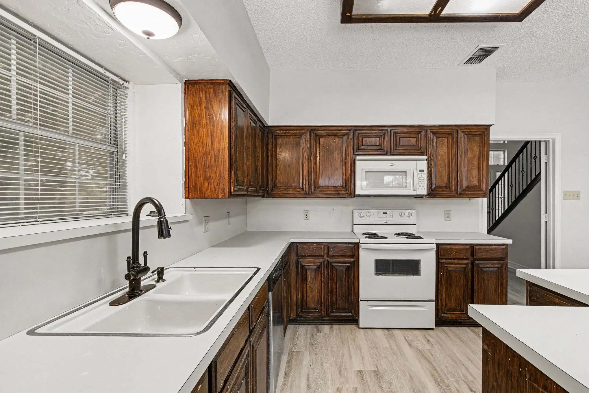 Single Family Residence For Sale in Tarrant County , 7654 Moss Court, North Richland Hills, Texas 76182, 4 Bedroom, 3 Bathroom, 2 Garage spaces, 2,333 Sqft, built in 1990, mls#21300528, Real Estate Agent in North Richland Hills, Homes For Sale in Tarrant county, Homes For Sale in North Richland Hills, Realtor in North Richland Hills Texas, Real Estate Brokerage Independent Realty Texas, Luminita Cordes Realtor
