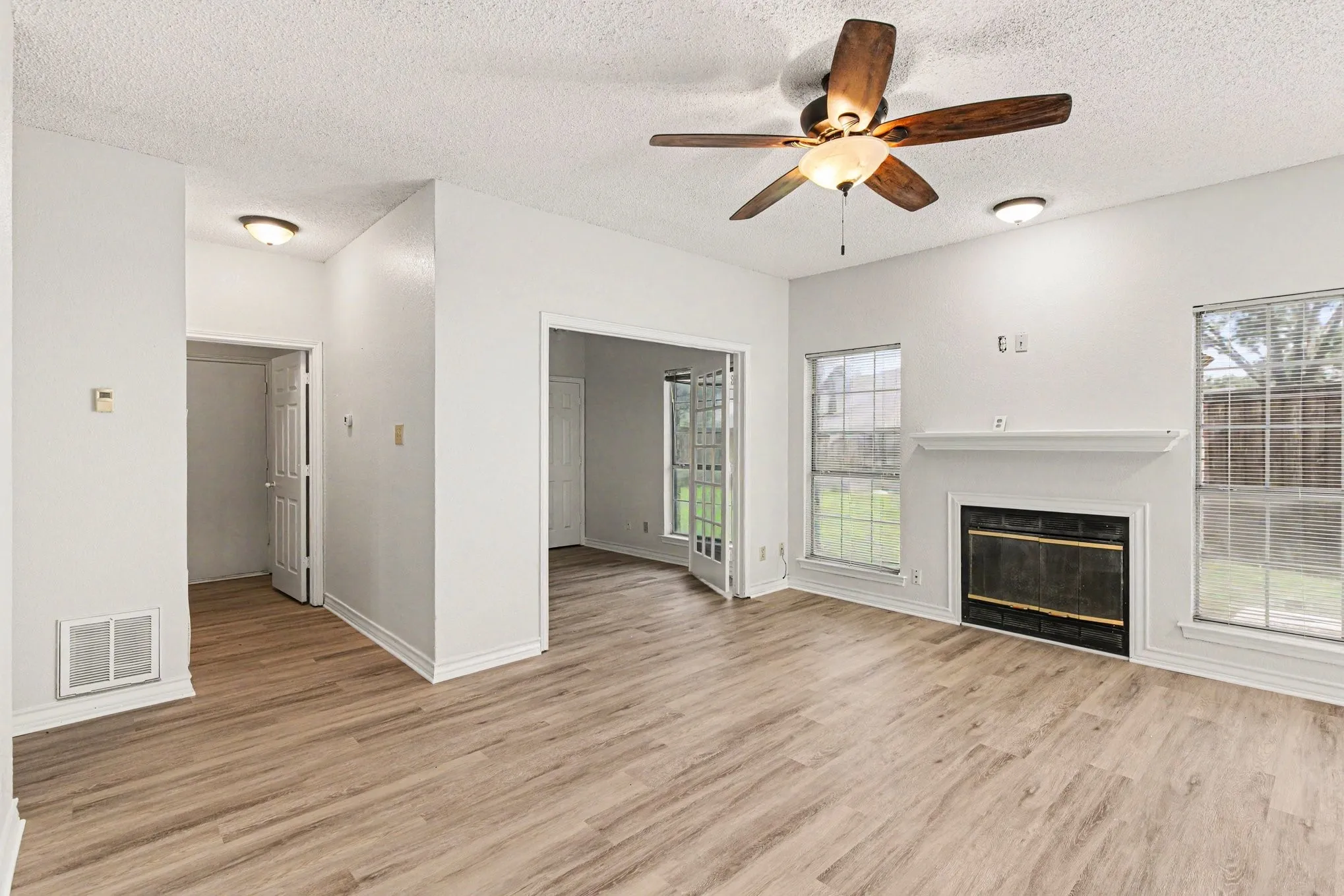 Single Family Residence For Sale in Tarrant County , 7654 Moss Court, North Richland Hills, Texas 76182, 4 Bedroom, 3 Bathroom, 2 Garage spaces, 2,333 Sqft, built in 1990, mls#21300528, Real Estate Agent in North Richland Hills, Homes For Sale in Tarrant county, Homes For Sale in North Richland Hills, Realtor in North Richland Hills Texas, Real Estate Brokerage Independent Realty Texas, Luminita Cordes Realtor
