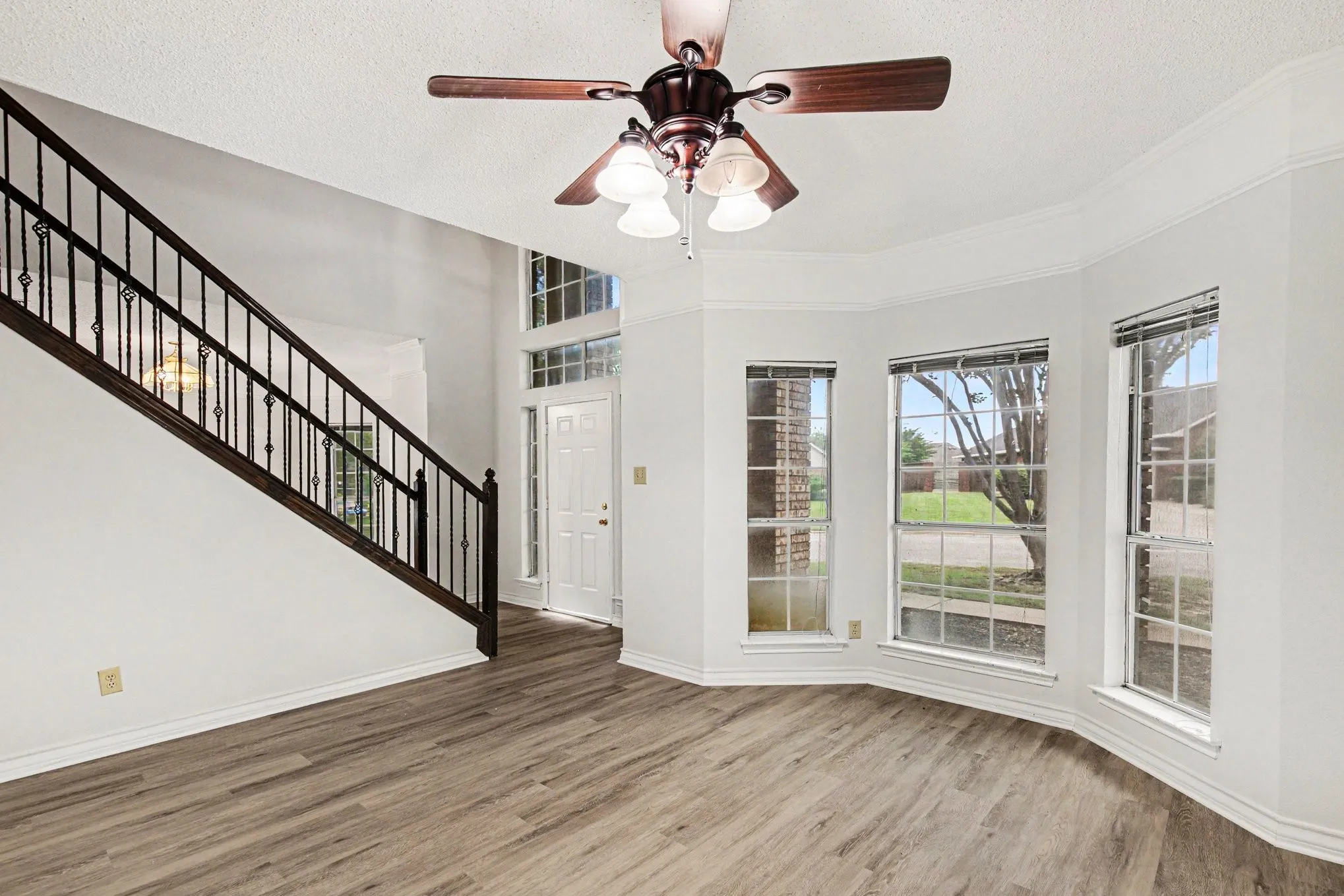 Single Family Residence For Sale in Tarrant County , 7654 Moss Court, North Richland Hills, Texas 76182, 4 Bedroom, 3 Bathroom, 2 Garage spaces, 2,333 Sqft, built in 1990, mls#21300528, Real Estate Agent in North Richland Hills, Homes For Sale in Tarrant county, Homes For Sale in North Richland Hills, Realtor in North Richland Hills Texas, Real Estate Brokerage Independent Realty Texas, Luminita Cordes Realtor