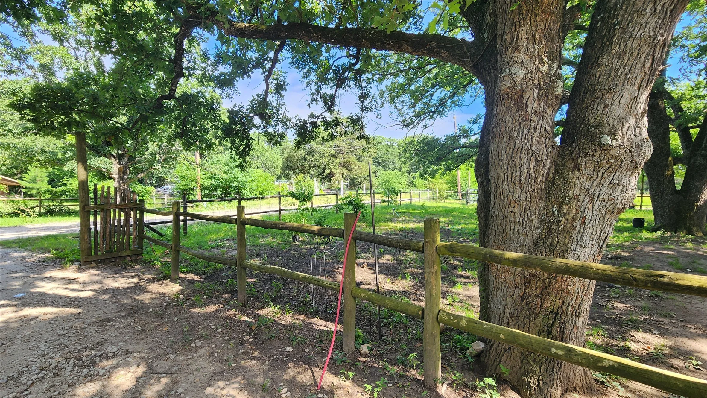 Single Family Residence For Sale in Van Zandt County , 123 Private Road 7827, Wills Point, Texas 75169, 3 Bedroom, 1 Bathroom, Garage spaces, 1,392 Sqft, built in 1977, mls#21301076, Real Estate Agent in Wills Point, Homes For Sale in Van Zandt county, Homes For Sale in Wills Point, Realtor in Wills Point Texas, Real Estate Brokerage Independent Realty Texas, Luminita Cordes Realtor