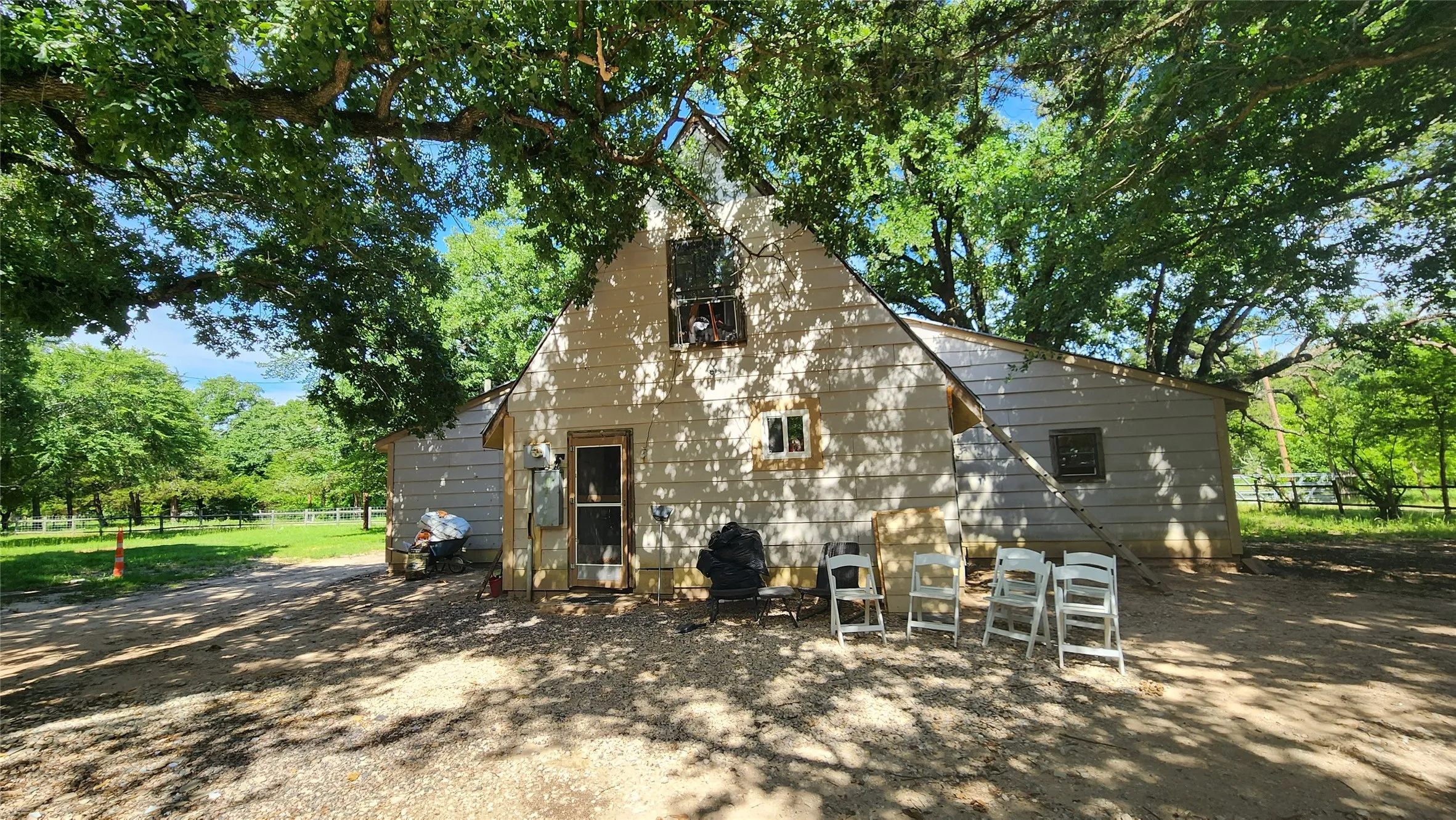 Single Family Residence For Sale in Van Zandt County , 123 Private Road 7827, Wills Point, Texas 75169, 3 Bedroom, 1 Bathroom, Garage spaces, 1,392 Sqft, built in 1977, mls#21301076, Real Estate Agent in Wills Point, Homes For Sale in Van Zandt county, Homes For Sale in Wills Point, Realtor in Wills Point Texas, Real Estate Brokerage Independent Realty Texas, Luminita Cordes Realtor