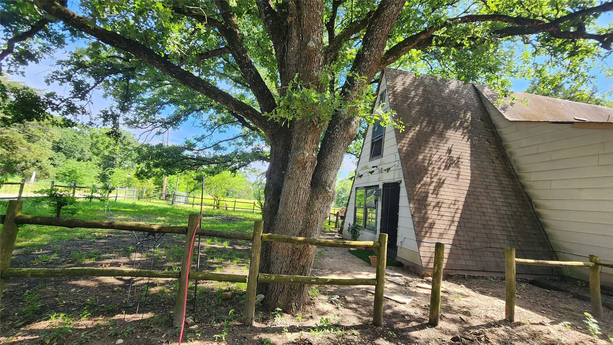 Single Family Residence For Sale in Van Zandt County , 123 Private Road 7827, Wills Point, Texas 75169, 3 Bedroom, 1 Bathroom, Garage spaces, 1,392 Sqft, built in 1977, mls#21301076, Real Estate Agent in Wills Point, Homes For Sale in Van Zandt county, Homes For Sale in Wills Point, Realtor in Wills Point Texas, Real Estate Brokerage Independent Realty Texas, Luminita Cordes Realtor
