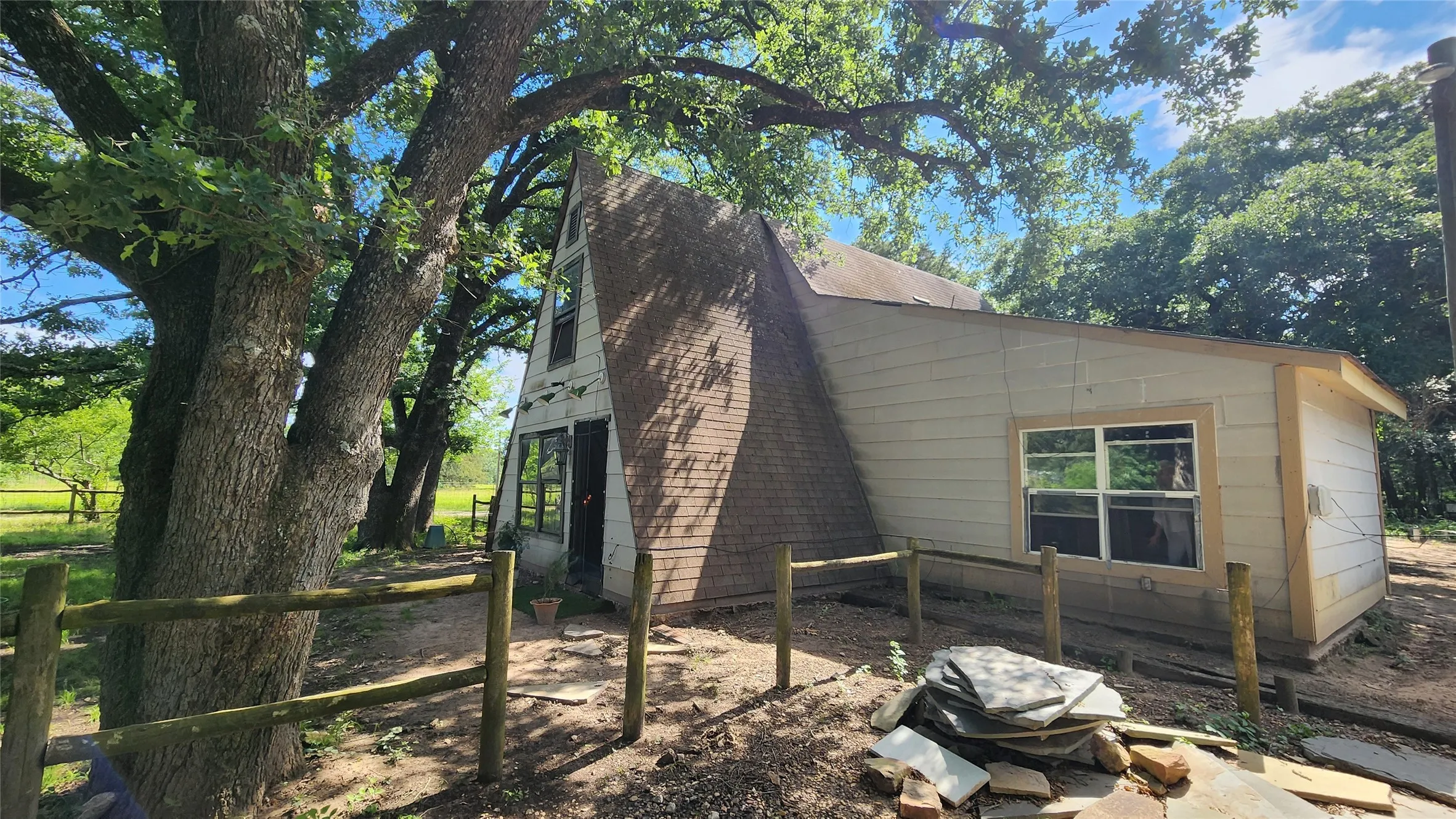 Single Family Residence For Sale in Van Zandt County , 123 Private Road 7827, Wills Point, Texas 75169, 3 Bedroom, 1 Bathroom, Garage spaces, 1,392 Sqft, built in 1977, mls#21301076, Real Estate Agent in Wills Point, Homes For Sale in Van Zandt county, Homes For Sale in Wills Point, Realtor in Wills Point Texas, Real Estate Brokerage Independent Realty Texas, Luminita Cordes Realtor
