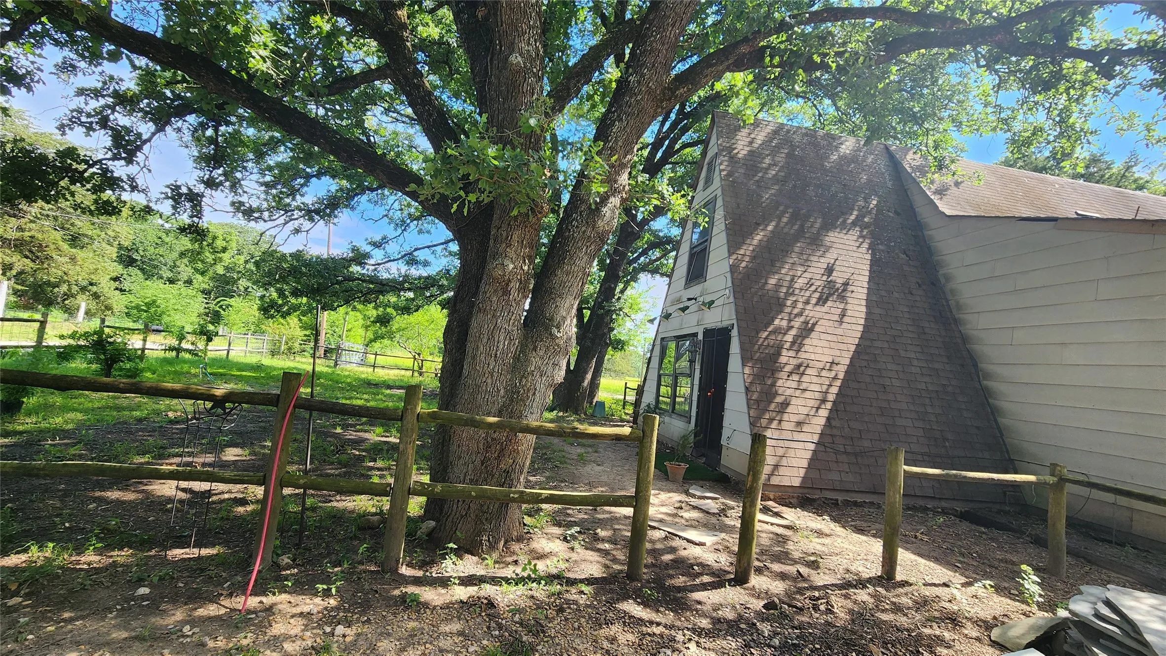 Single Family Residence For Sale in Van Zandt County , 123 Private Road 7827, Wills Point, Texas 75169, 3 Bedroom, 1 Bathroom, Garage spaces, 1,392 Sqft, built in 1977, mls#21301076, Real Estate Agent in Wills Point, Homes For Sale in Van Zandt county, Homes For Sale in Wills Point, Realtor in Wills Point Texas, Real Estate Brokerage Independent Realty Texas, Luminita Cordes Realtor