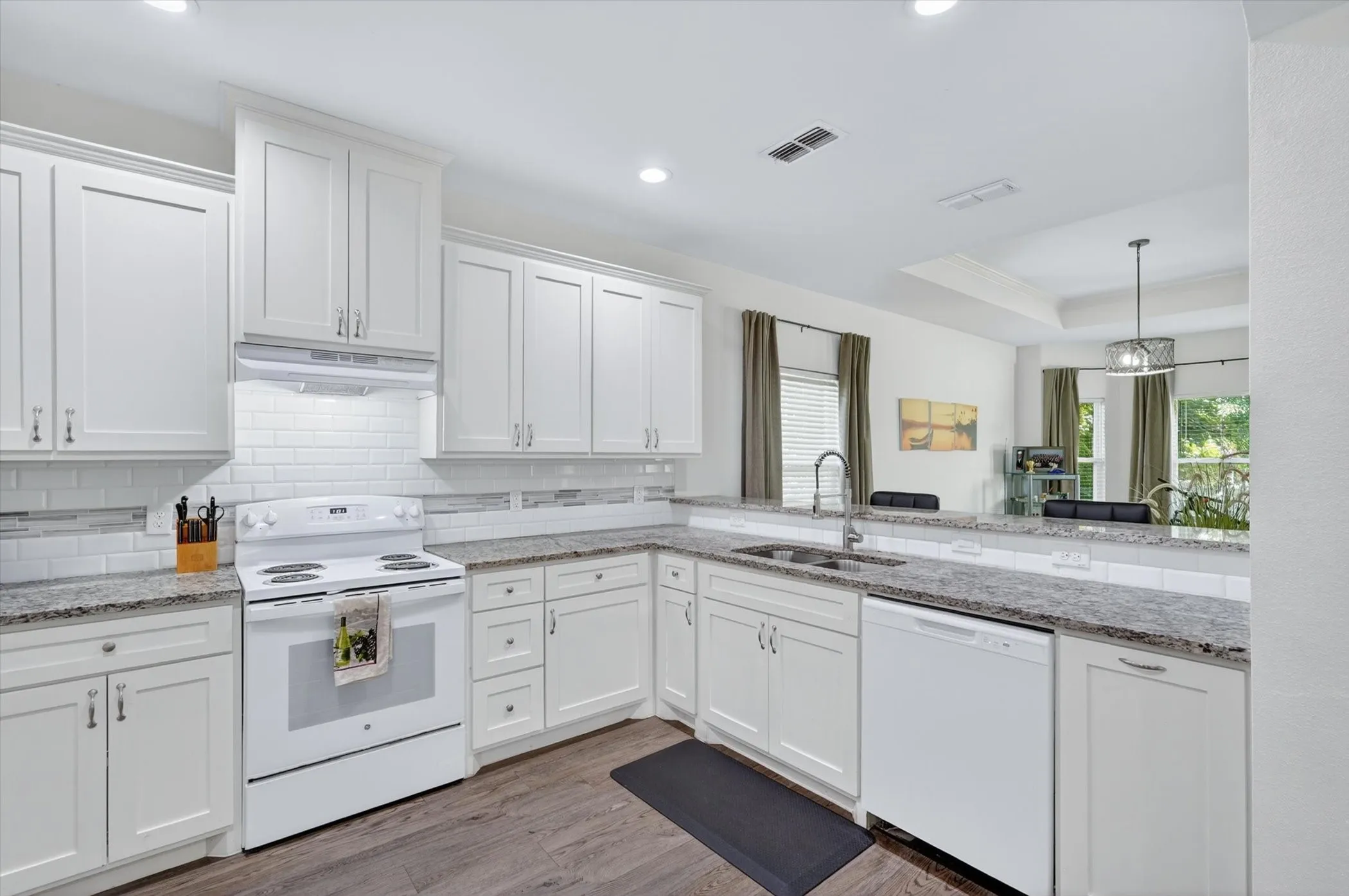 Single Family Residence For Sale in Dallas County , 4552 Corregidor Street, Dallas, Texas 75216, 3 Bedroom, 3 Bathroom, Garage spaces, 1,976 Sqft, built in 2022, mls#21286202, Real Estate Agent in Dallas, Homes For Sale in Dallas county, Homes For Sale in Dallas, Realtor in Dallas Texas, Real Estate Brokerage Independent Realty Texas, Luminita Cordes Realtor