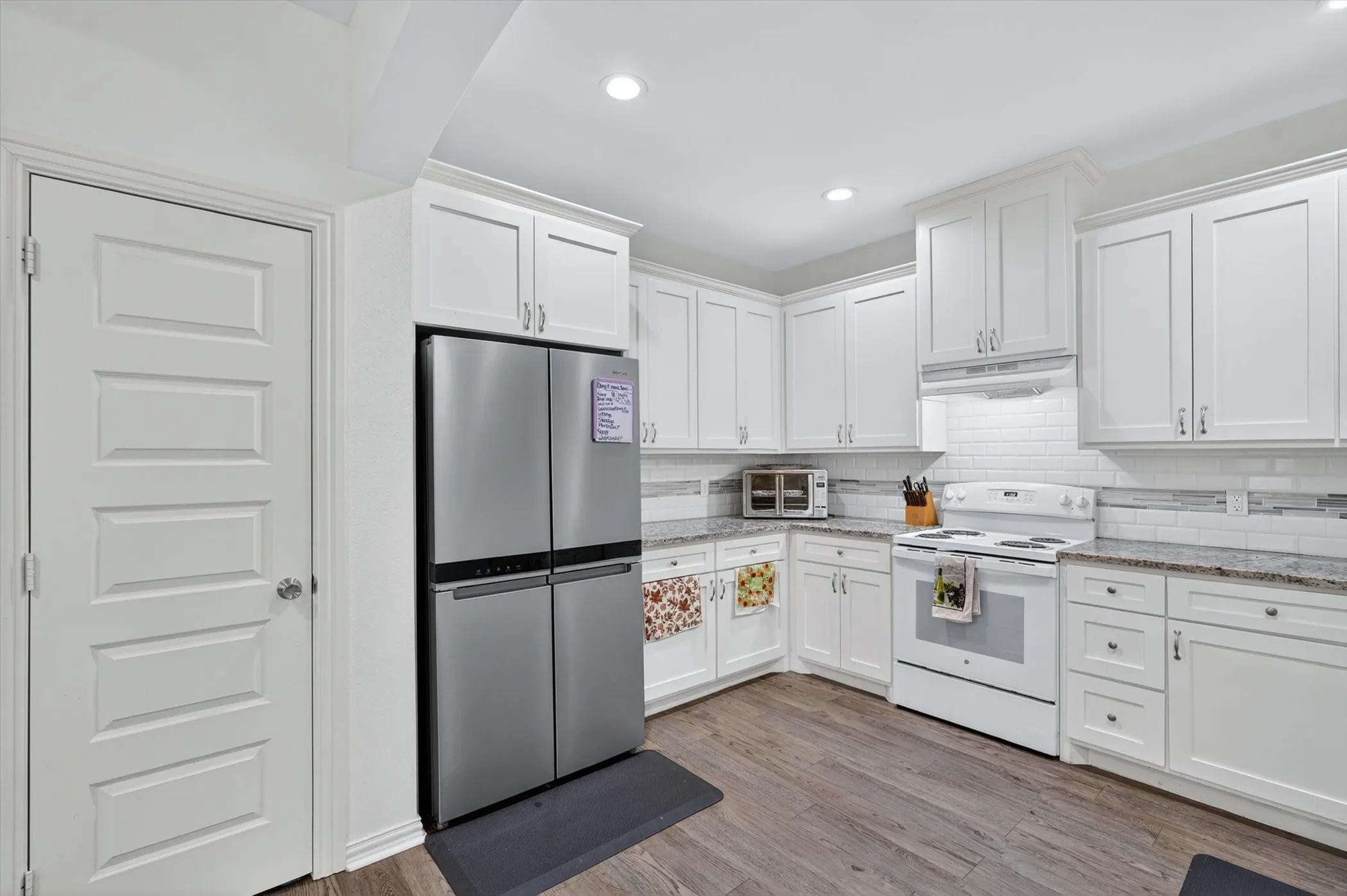 Single Family Residence For Sale in Dallas County , 4552 Corregidor Street, Dallas, Texas 75216, 3 Bedroom, 3 Bathroom, Garage spaces, 1,976 Sqft, built in 2022, mls#21286202, Real Estate Agent in Dallas, Homes For Sale in Dallas county, Homes For Sale in Dallas, Realtor in Dallas Texas, Real Estate Brokerage Independent Realty Texas, Luminita Cordes Realtor