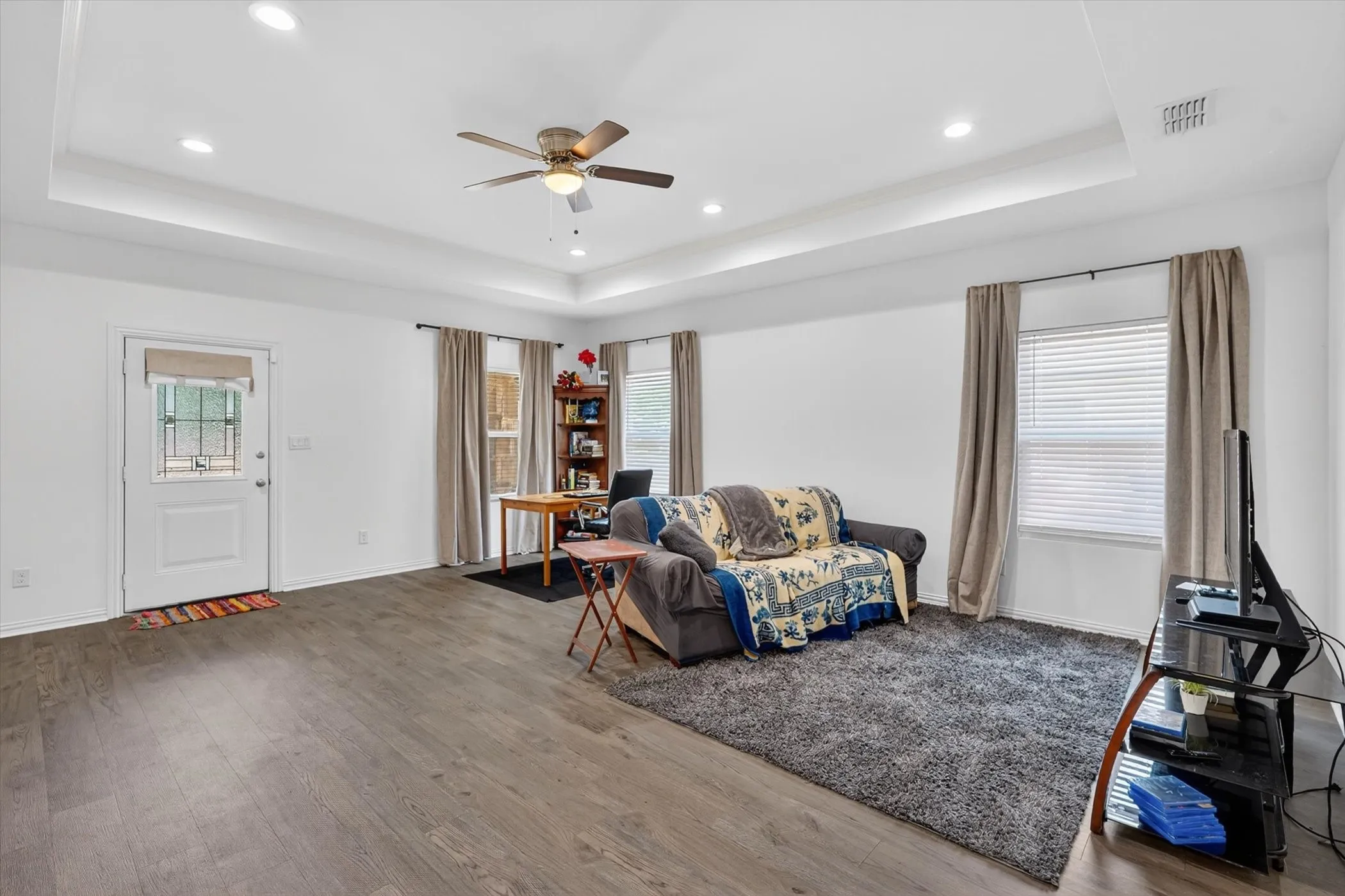 Single Family Residence For Sale in Dallas County , 4552 Corregidor Street, Dallas, Texas 75216, 3 Bedroom, 3 Bathroom, Garage spaces, 1,976 Sqft, built in 2022, mls#21286202, Real Estate Agent in Dallas, Homes For Sale in Dallas county, Homes For Sale in Dallas, Realtor in Dallas Texas, Real Estate Brokerage Independent Realty Texas, Luminita Cordes Realtor