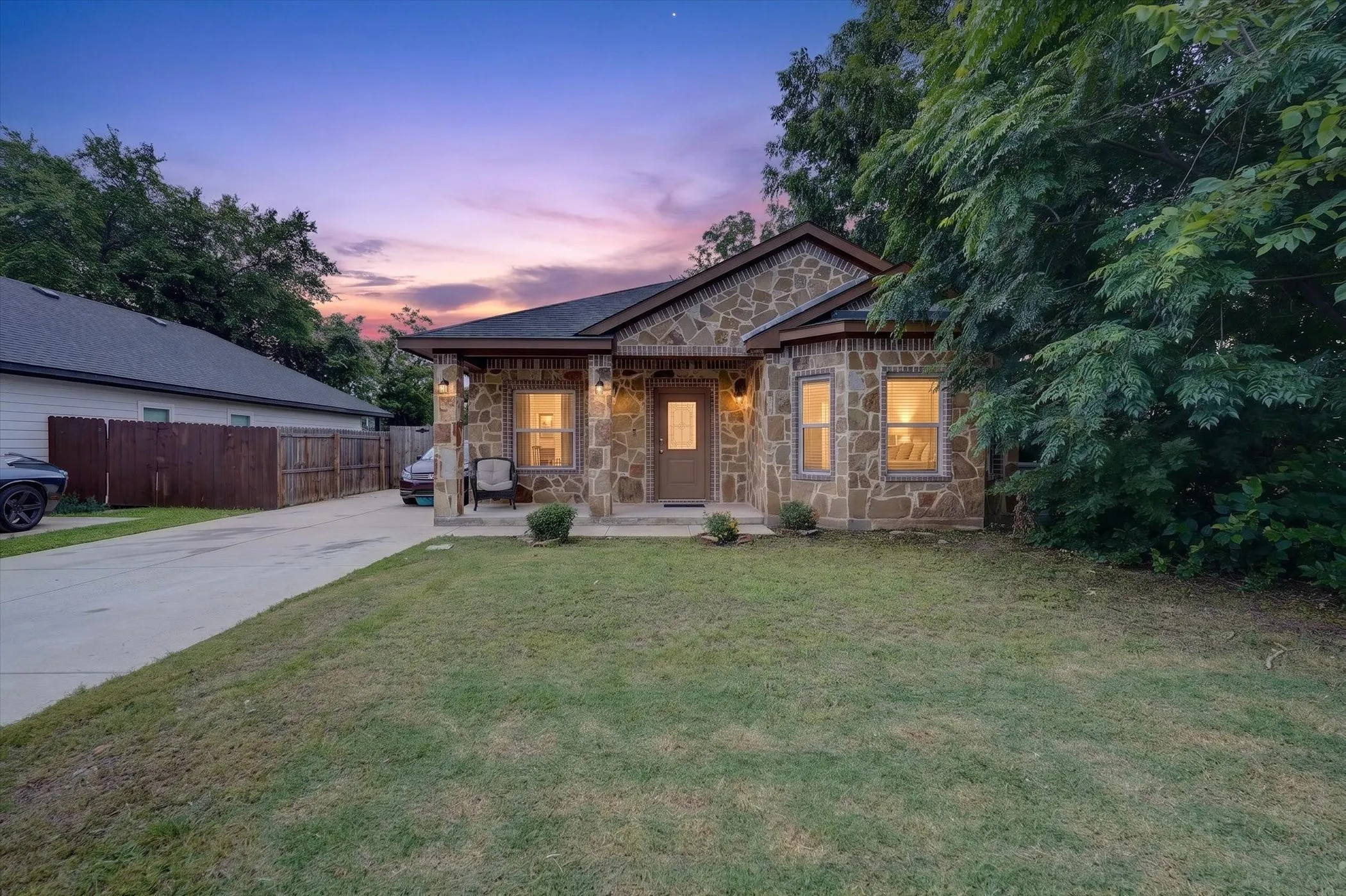 Single Family Residence For Sale in Dallas County , 4552 Corregidor Street, Dallas, Texas 75216, 3 Bedroom, 3 Bathroom, Garage spaces, 1,976 Sqft, built in 2022, mls#21286202, Real Estate Agent in Dallas, Homes For Sale in Dallas county, Homes For Sale in Dallas, Realtor in Dallas Texas, Real Estate Brokerage Independent Realty Texas, Luminita Cordes Realtor