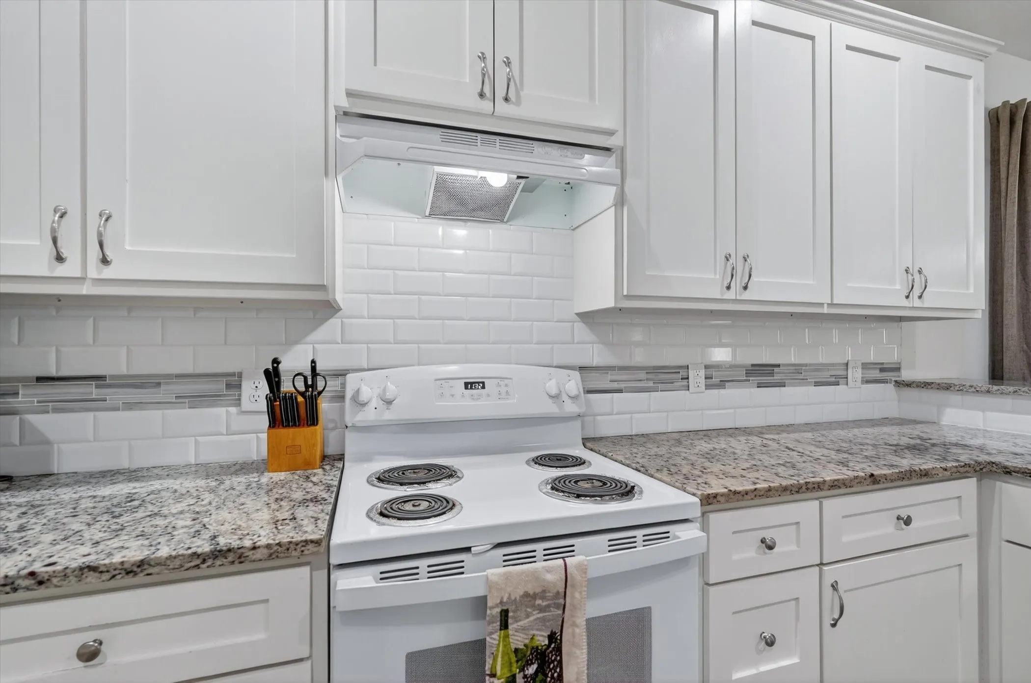 Single Family Residence For Sale in Dallas County , 4552 Corregidor Street, Dallas, Texas 75216, 3 Bedroom, 3 Bathroom, Garage spaces, 1,976 Sqft, built in 2022, mls#21286202, Real Estate Agent in Dallas, Homes For Sale in Dallas county, Homes For Sale in Dallas, Realtor in Dallas Texas, Real Estate Brokerage Independent Realty Texas, Luminita Cordes Realtor