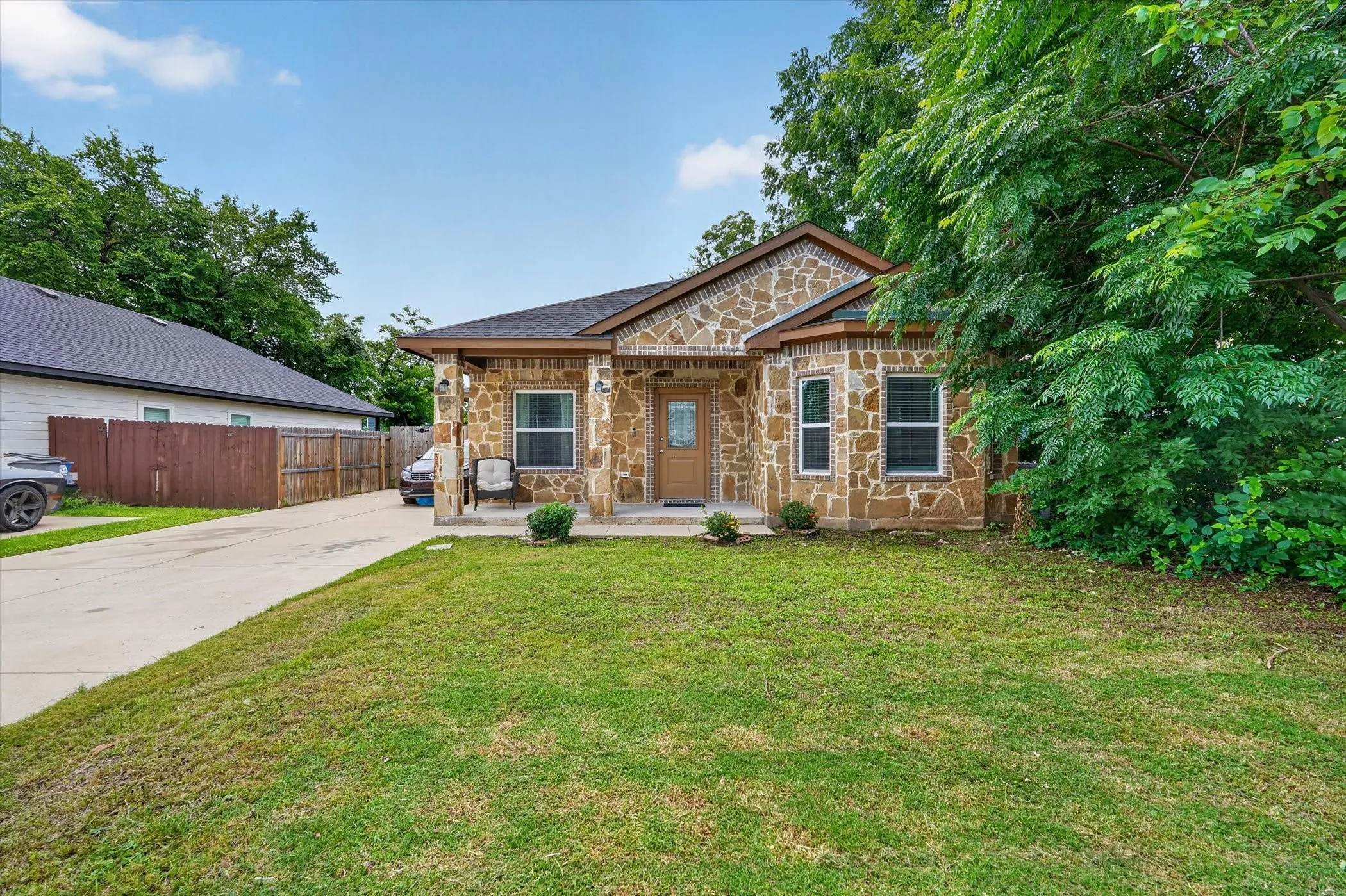 Single Family Residence For Sale in Dallas County , 4552 Corregidor Street, Dallas, Texas 75216, 3 Bedroom, 3 Bathroom, Garage spaces, 1,976 Sqft, built in 2022, mls#21286202, Real Estate Agent in Dallas, Homes For Sale in Dallas county, Homes For Sale in Dallas, Realtor in Dallas Texas, Real Estate Brokerage Independent Realty Texas, Luminita Cordes Realtor