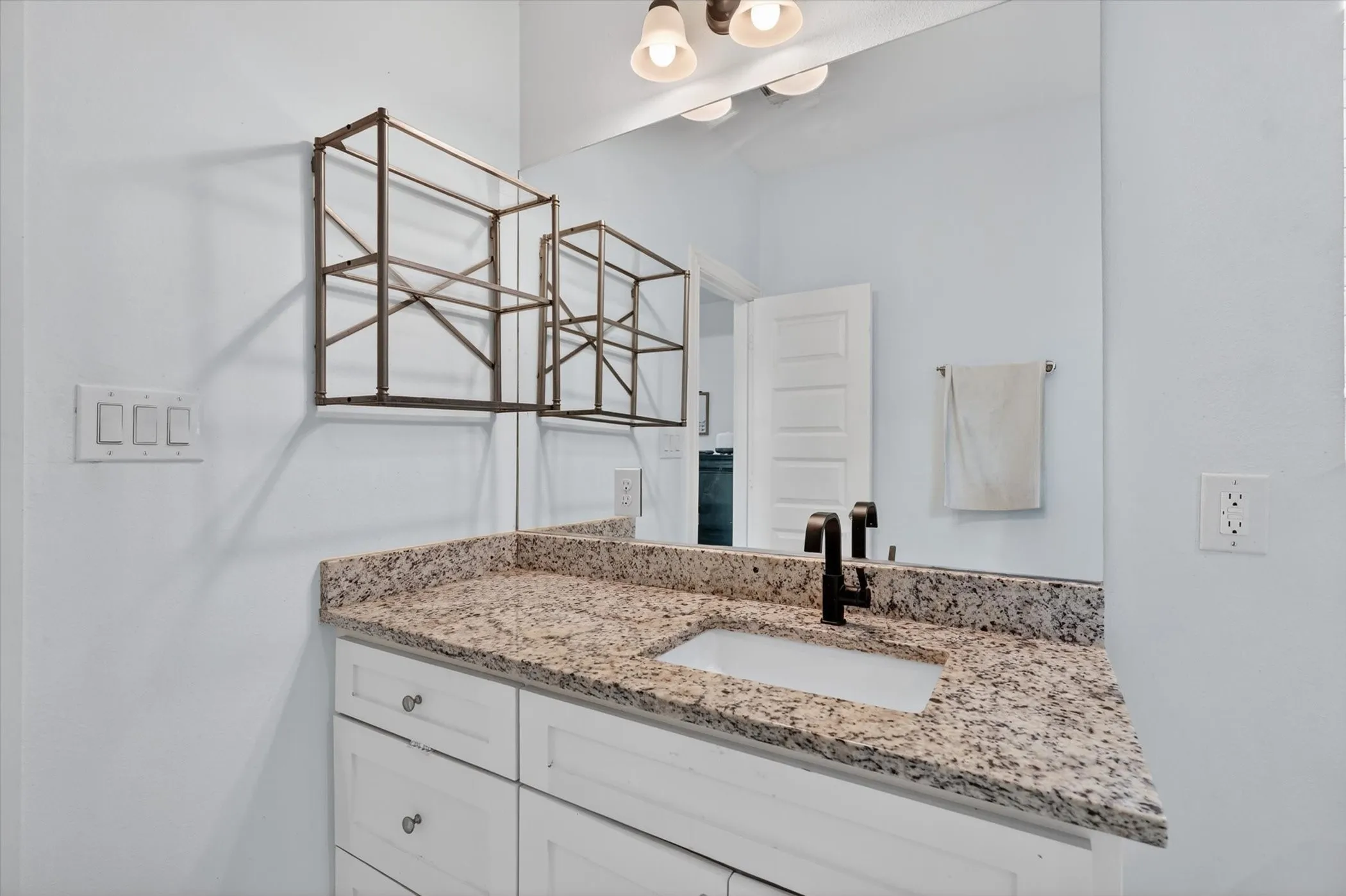Single Family Residence For Sale in Dallas County , 4552 Corregidor Street, Dallas, Texas 75216, 3 Bedroom, 3 Bathroom, Garage spaces, 1,976 Sqft, built in 2022, mls#21286202, Real Estate Agent in Dallas, Homes For Sale in Dallas county, Homes For Sale in Dallas, Realtor in Dallas Texas, Real Estate Brokerage Independent Realty Texas, Luminita Cordes Realtor