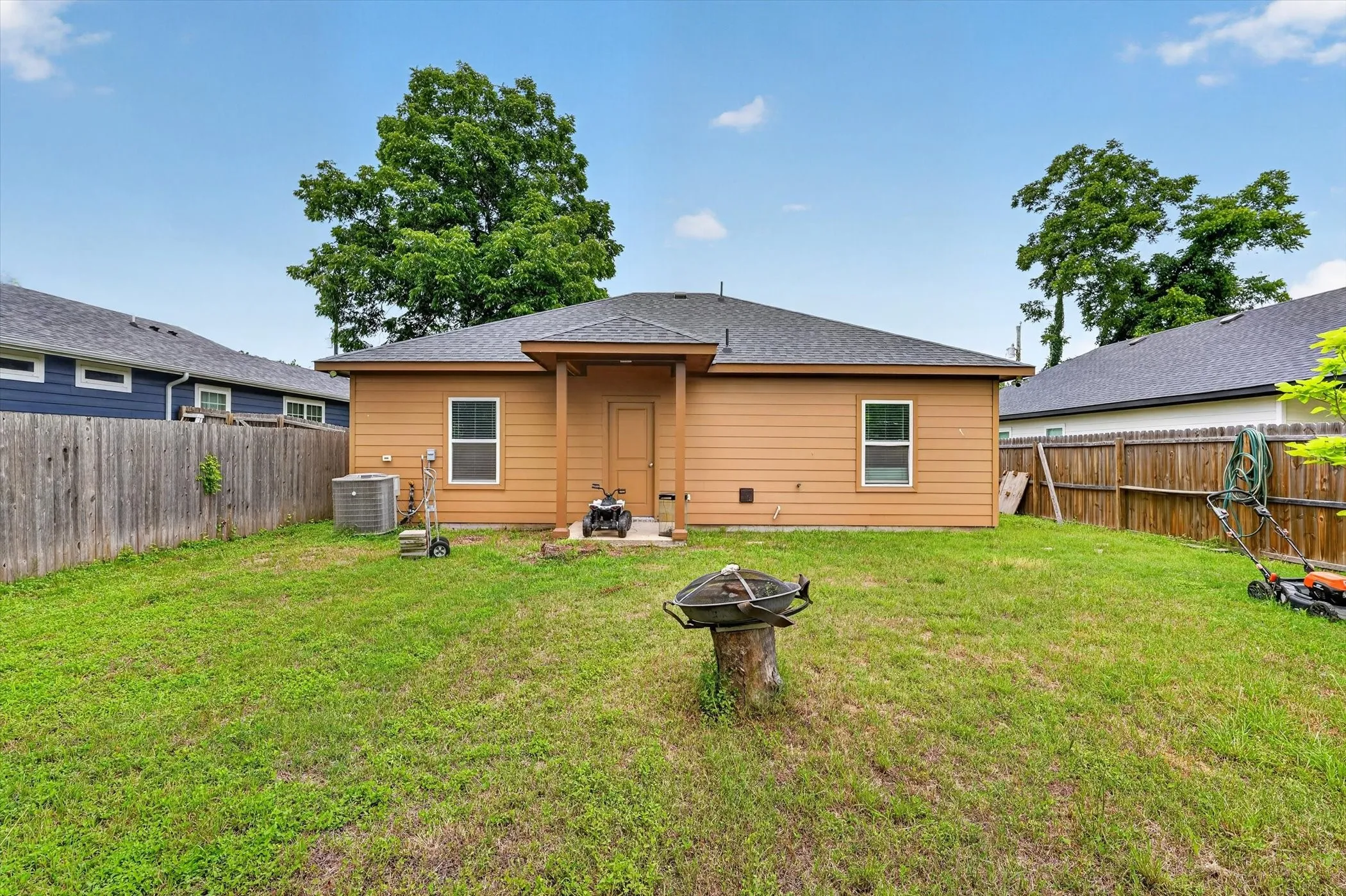 Single Family Residence For Sale in Dallas County , 4552 Corregidor Street, Dallas, Texas 75216, 3 Bedroom, 3 Bathroom, Garage spaces, 1,976 Sqft, built in 2022, mls#21286202, Real Estate Agent in Dallas, Homes For Sale in Dallas county, Homes For Sale in Dallas, Realtor in Dallas Texas, Real Estate Brokerage Independent Realty Texas, Luminita Cordes Realtor