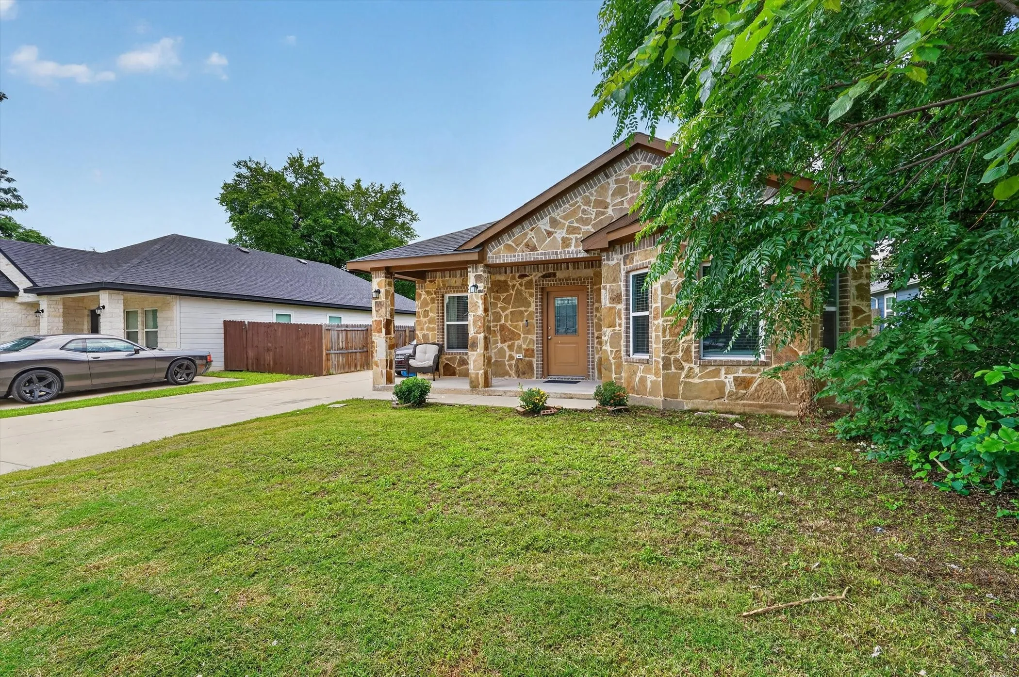 Single Family Residence For Sale in Dallas County , 4552 Corregidor Street, Dallas, Texas 75216, 3 Bedroom, 3 Bathroom, Garage spaces, 1,976 Sqft, built in 2022, mls#21286202, Real Estate Agent in Dallas, Homes For Sale in Dallas county, Homes For Sale in Dallas, Realtor in Dallas Texas, Real Estate Brokerage Independent Realty Texas, Luminita Cordes Realtor