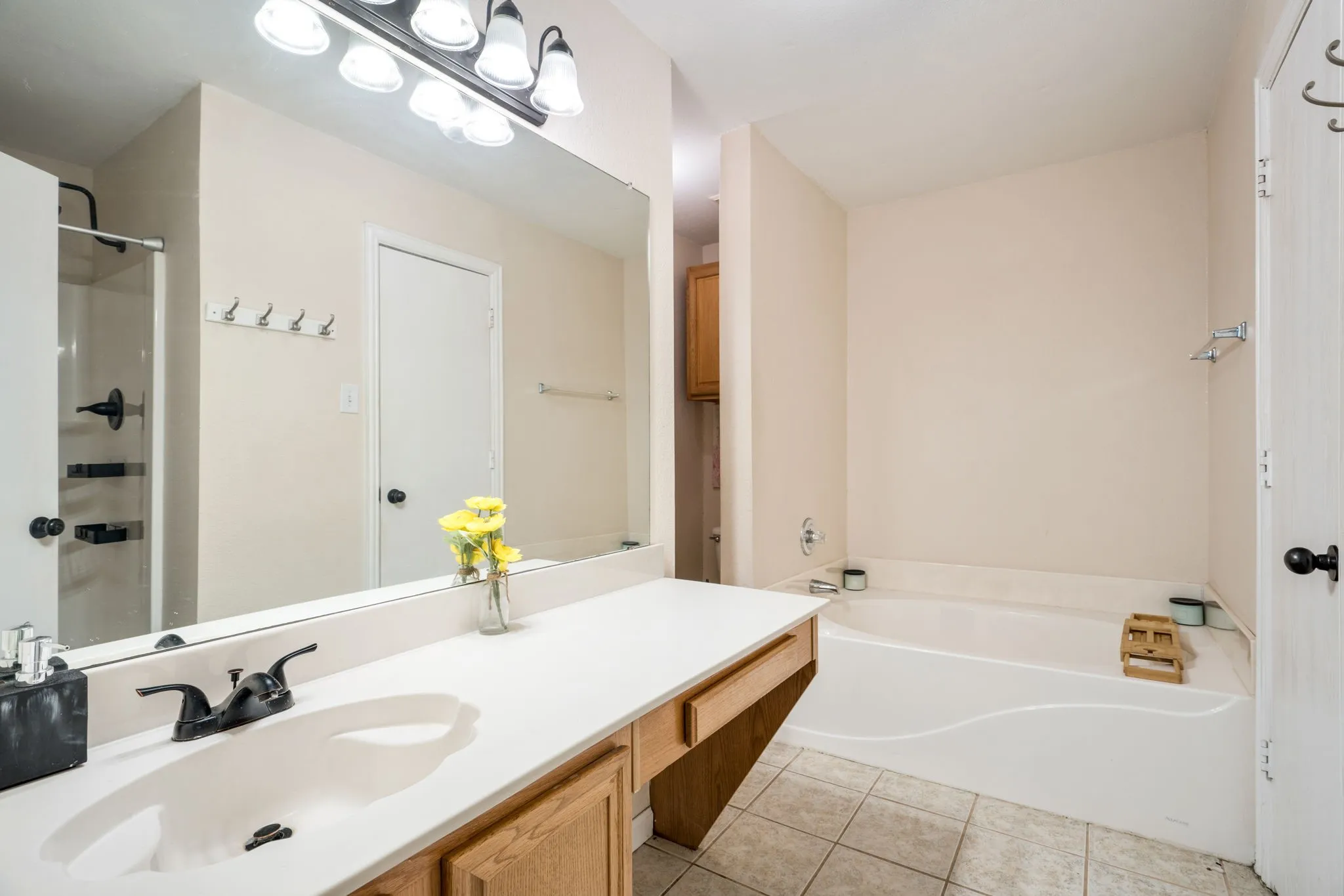 Single Family Residence For Sale in Denton County , 1425 Turtle Cove Drive, Little Elm, Texas 75068, 3 Bedroom, 2 Bathroom, 2 Garage spaces, 1,437 Sqft, built in 1999, mls#21297016, Real Estate Agent in Little Elm, Homes For Sale in Denton county, Homes For Sale in Little Elm, Realtor in Little Elm Texas, Real Estate Brokerage Independent Realty Texas, Luminita Cordes Realtor