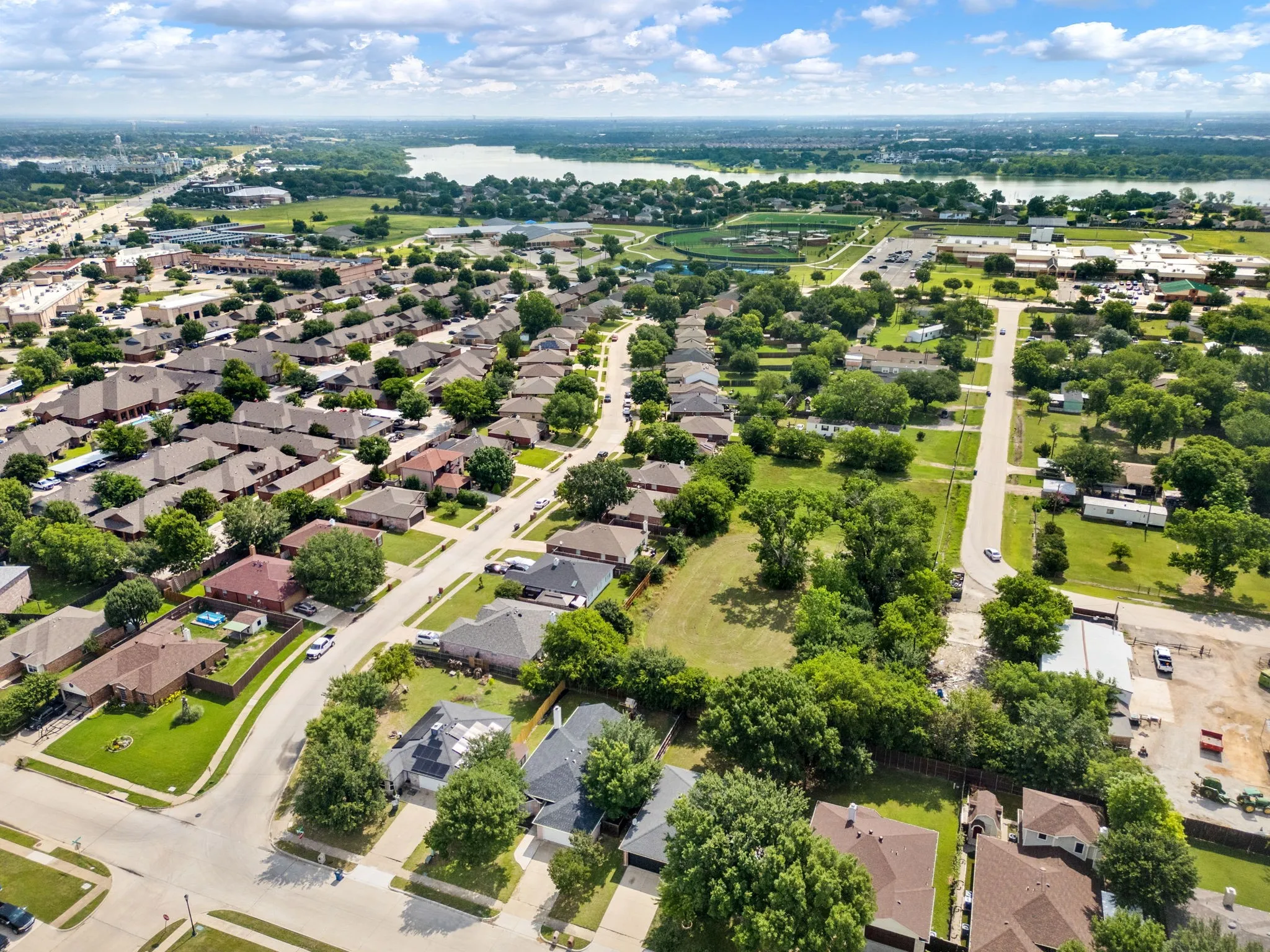 Single Family Residence For Sale in Denton County , 1425 Turtle Cove Drive, Little Elm, Texas 75068, 3 Bedroom, 2 Bathroom, 2 Garage spaces, 1,437 Sqft, built in 1999, mls#21297016, Real Estate Agent in Little Elm, Homes For Sale in Denton county, Homes For Sale in Little Elm, Realtor in Little Elm Texas, Real Estate Brokerage Independent Realty Texas, Luminita Cordes Realtor