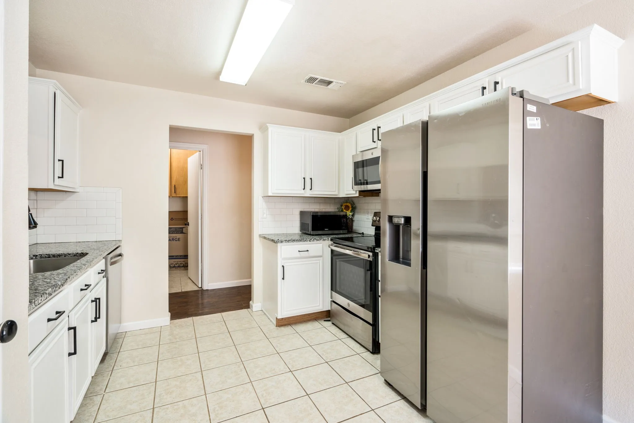 Single Family Residence For Sale in Denton County , 1425 Turtle Cove Drive, Little Elm, Texas 75068, 3 Bedroom, 2 Bathroom, 2 Garage spaces, 1,437 Sqft, built in 1999, mls#21297016, Real Estate Agent in Little Elm, Homes For Sale in Denton county, Homes For Sale in Little Elm, Realtor in Little Elm Texas, Real Estate Brokerage Independent Realty Texas, Luminita Cordes Realtor